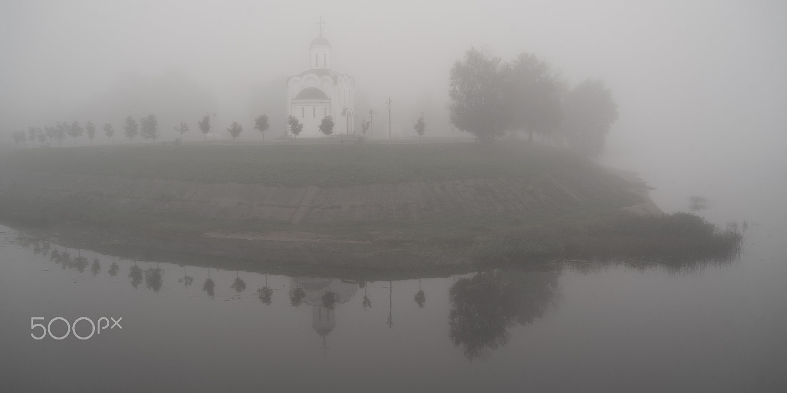 Sony Alpha NEX-3 sample photo. Michal tverskoy church in fog photography