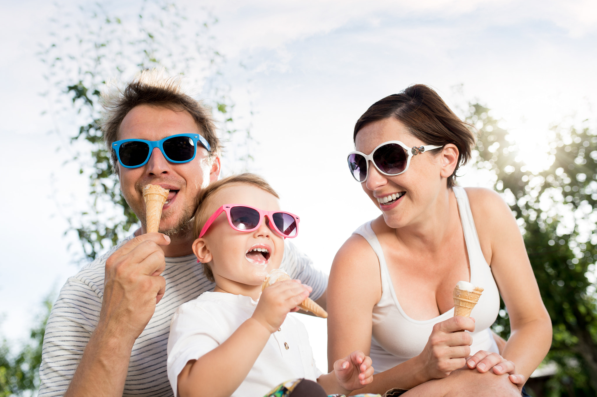 Nikon D4S + Sigma 35mm F1.4 DG HSM Art sample photo. Father, mother and son eating ice cream, sunny summer photography