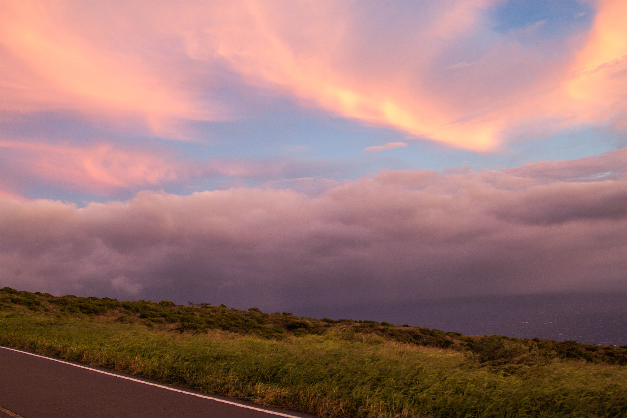 Canon EOS 500D (EOS Rebel T1i / EOS Kiss X3) + Canon EF 24-105mm F4L IS USM sample photo. Sunset on the haleakalā photography