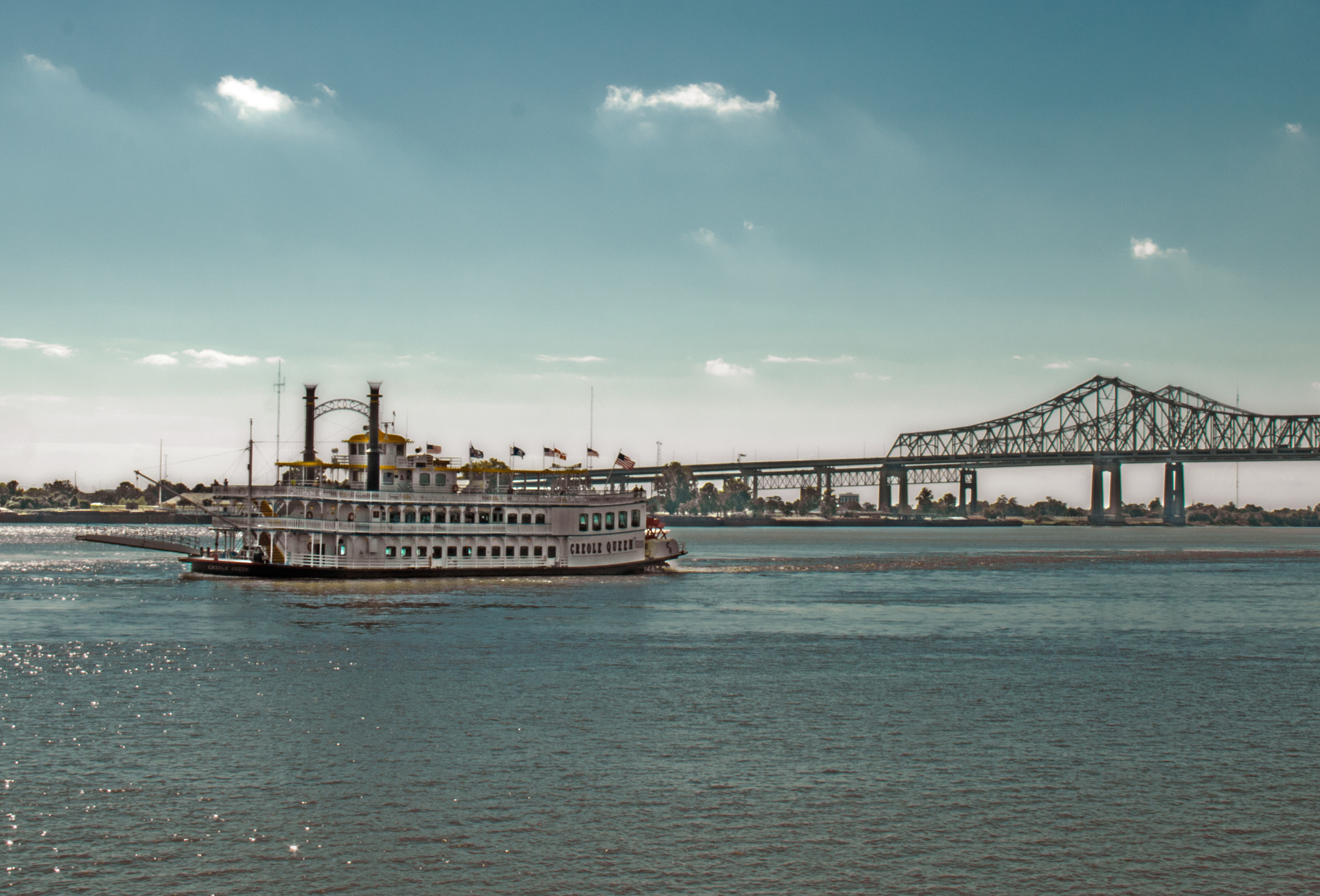 Canon EOS 760D (EOS Rebel T6s / EOS 8000D) + Canon EF-S 18-135mm F3.5-5.6 IS sample photo. Creole queen photography
