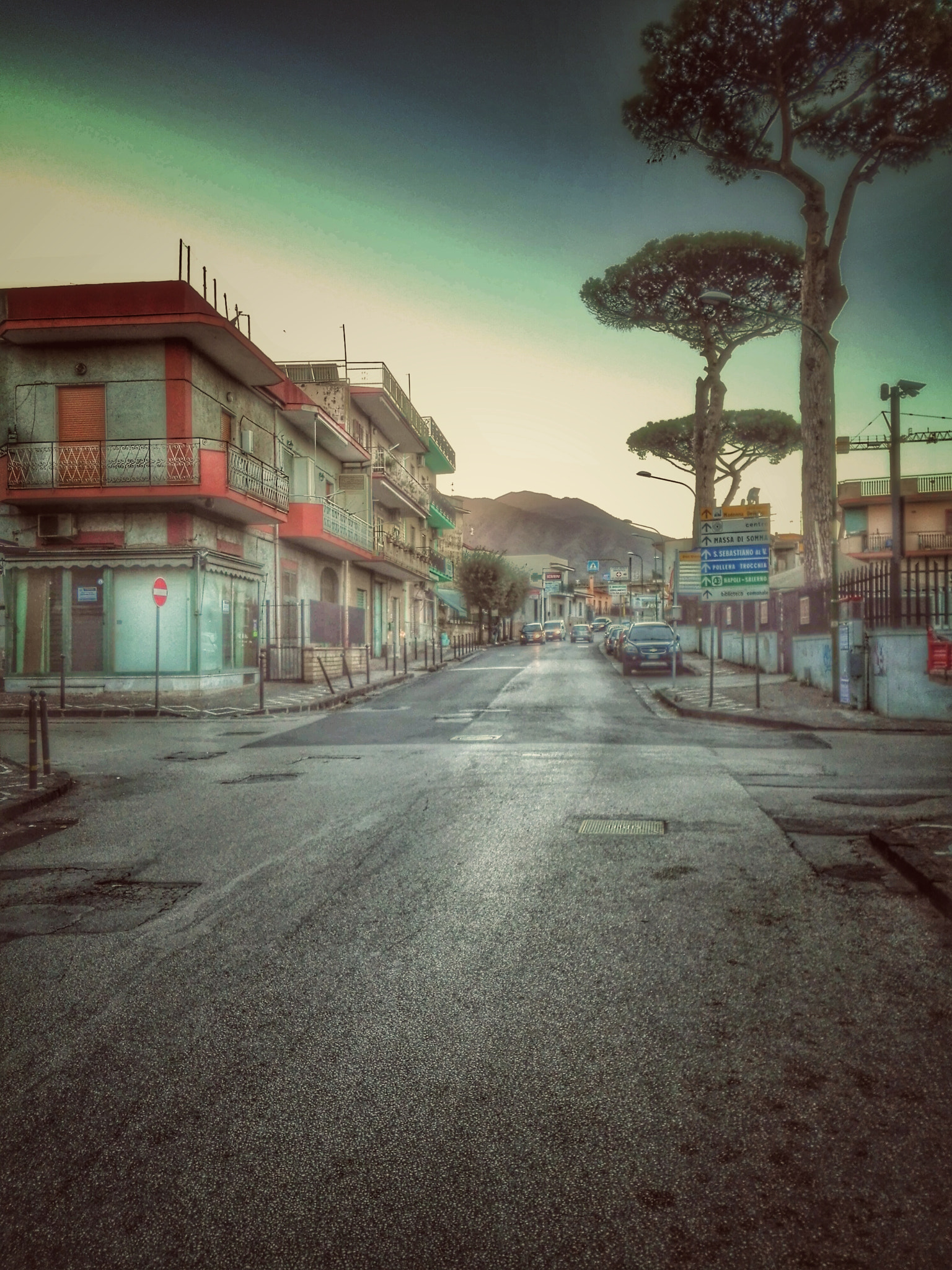 HUAWEI Cherry Mini sample photo. Vesuvio street photography