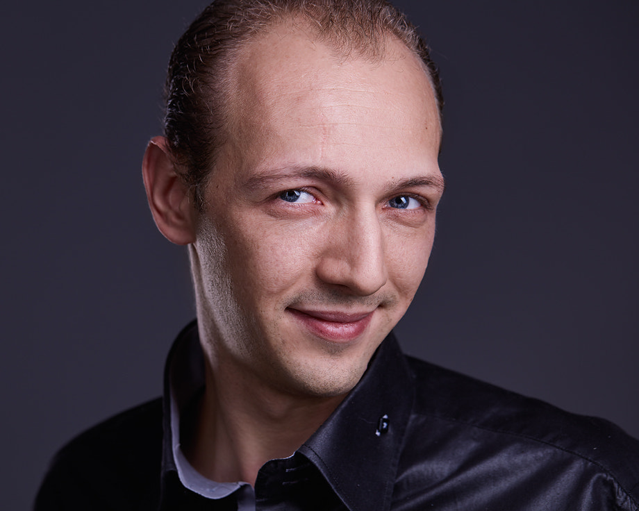 Canon EF 100mm F2.8L Macro IS USM sample photo. Alexander - headshot photography