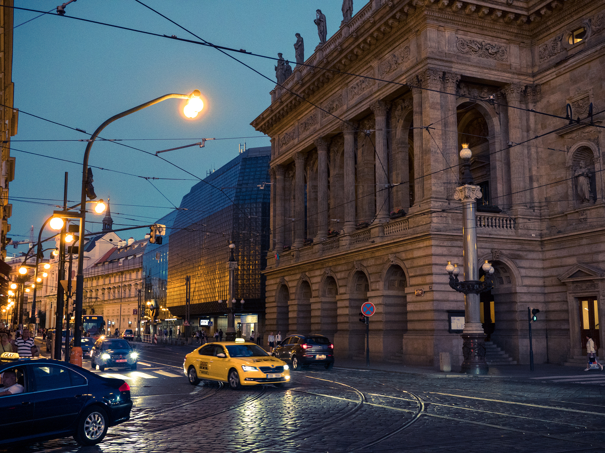 Panasonic Lumix DMC-GX8 + LUMIX G 20/F1.7 II sample photo. Prague by night photography