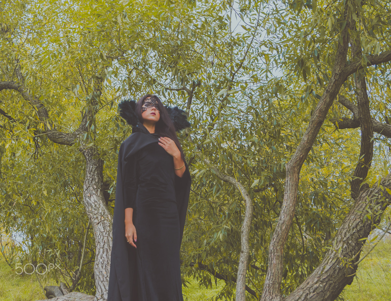 Sigma 18-250mm F3.5-6.3 DC OS HSM sample photo. Beautiful girl in a black mask and mantle photography