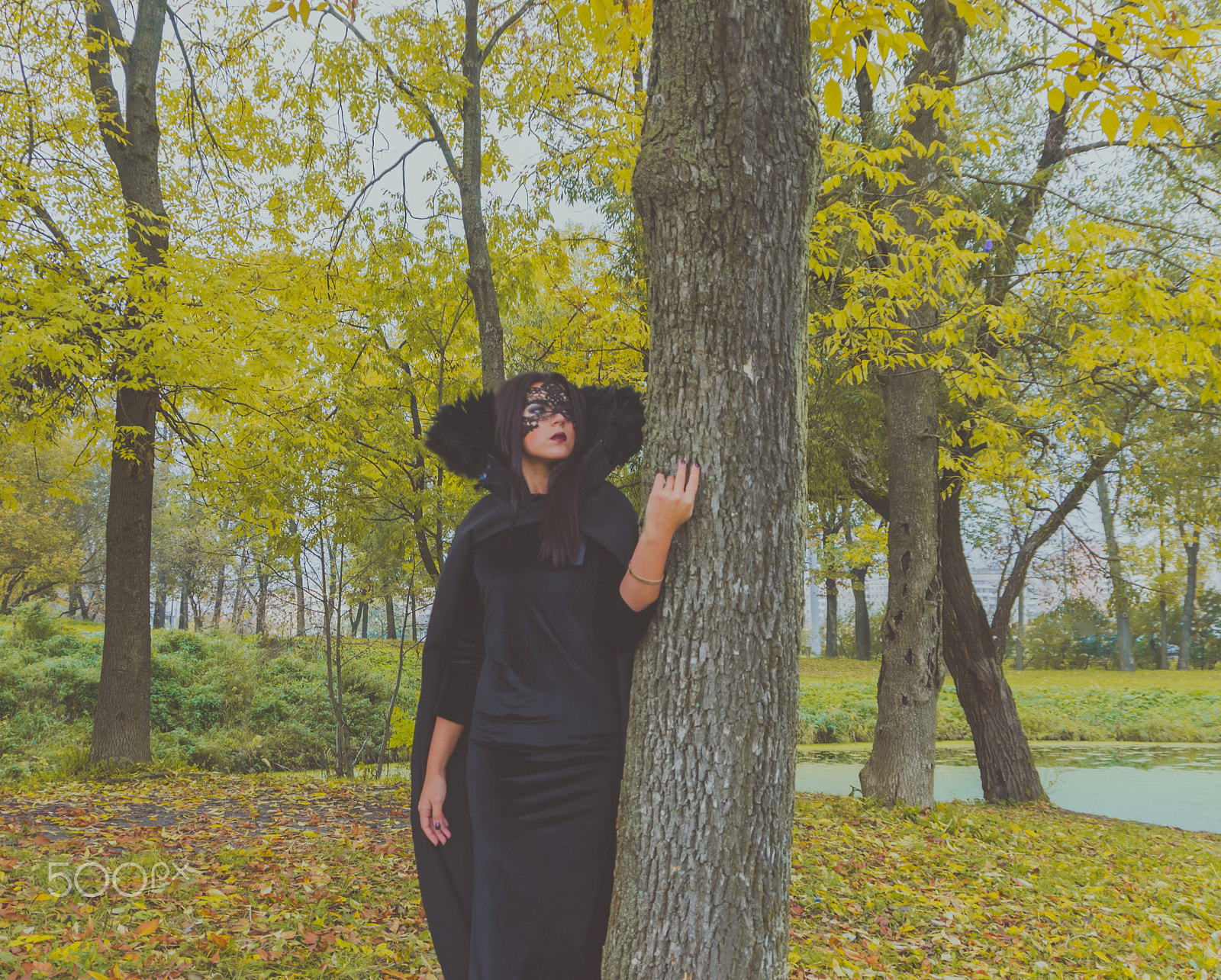 Sigma 18-250mm F3.5-6.3 DC OS HSM sample photo. Beautiful girl in a black mask and mantle photography