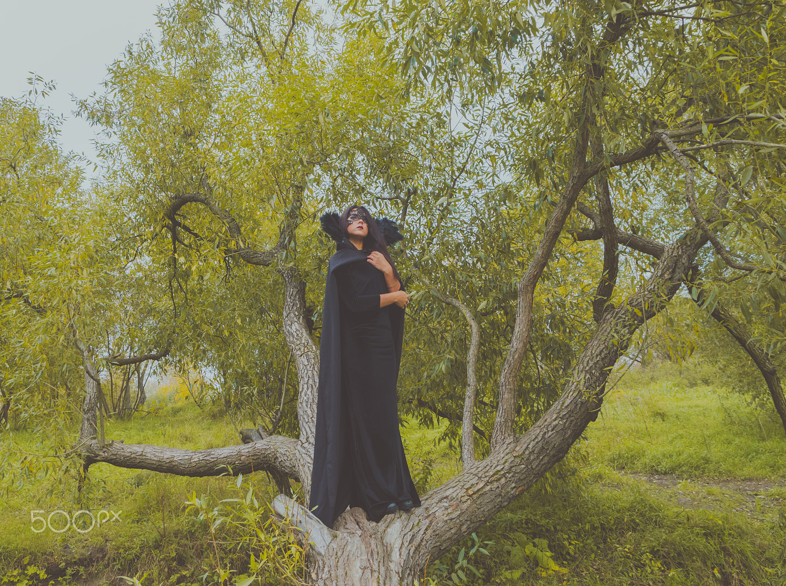 Sigma 18-250mm F3.5-6.3 DC OS HSM sample photo. Beautiful girl in a black mask and mantle photography