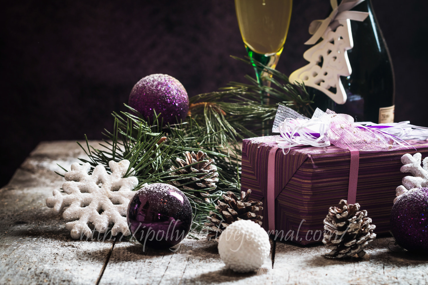 Canon EOS 70D + Canon EF 100mm F2.8L Macro IS USM sample photo. Christmas background with gift photography