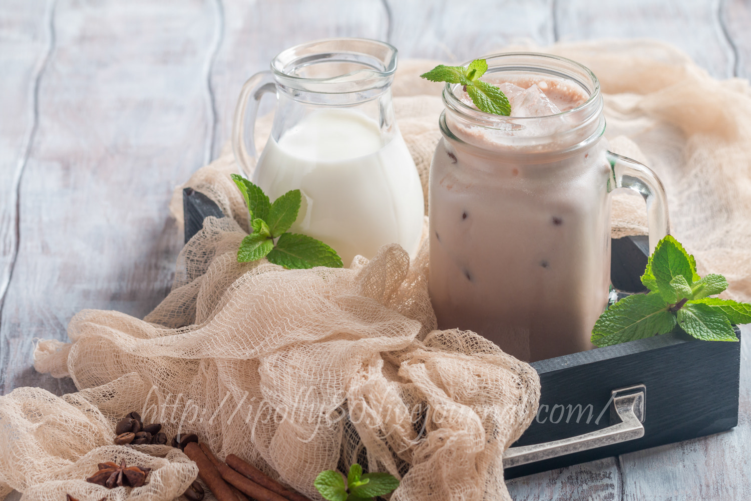 Canon EOS 70D + Canon EF 100mm F2.8L Macro IS USM sample photo. Iced coffee with milk photography