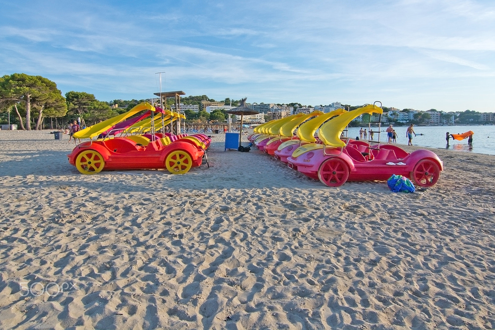 Nikon D7100 + Nikon AF Nikkor 28mm F2.8D sample photo. Toy boats parked photography