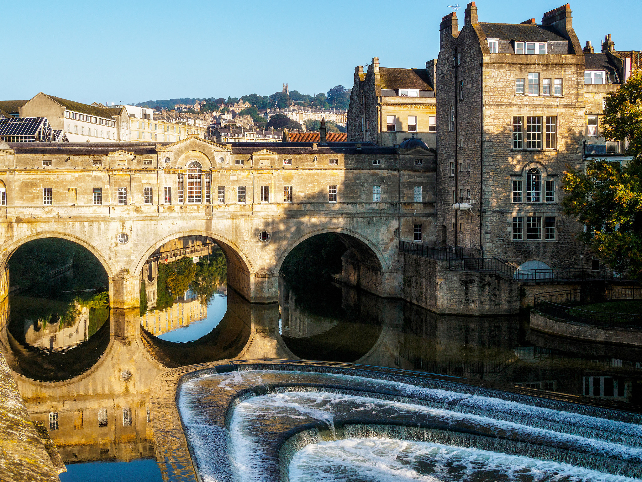 Olympus PEN-F + Olympus M.Zuiko Digital 25mm F1.8 sample photo. View of pulteney bridge and weir in bath photography