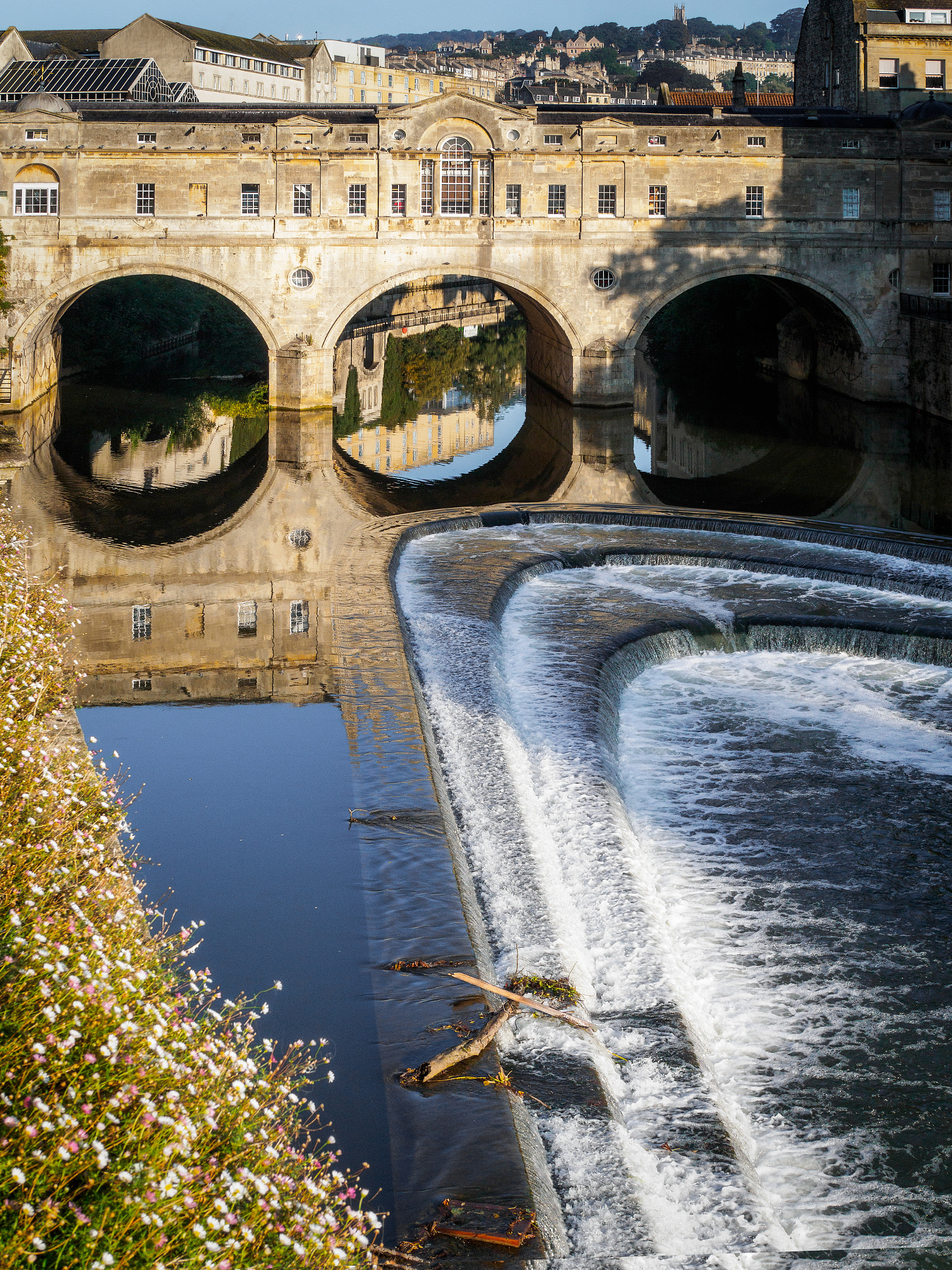 Olympus PEN-F + Olympus M.Zuiko Digital 25mm F1.8 sample photo. View of pulteney bridge and weir in bath photography