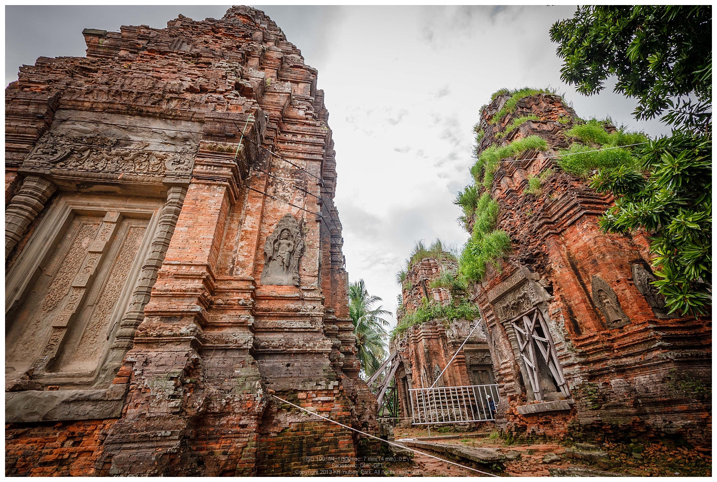 Panasonic Lumix DMC-GF1 + Panasonic Lumix G Vario 7-14mm F4 ASPH sample photo. Prasat lolei, cambodia photography