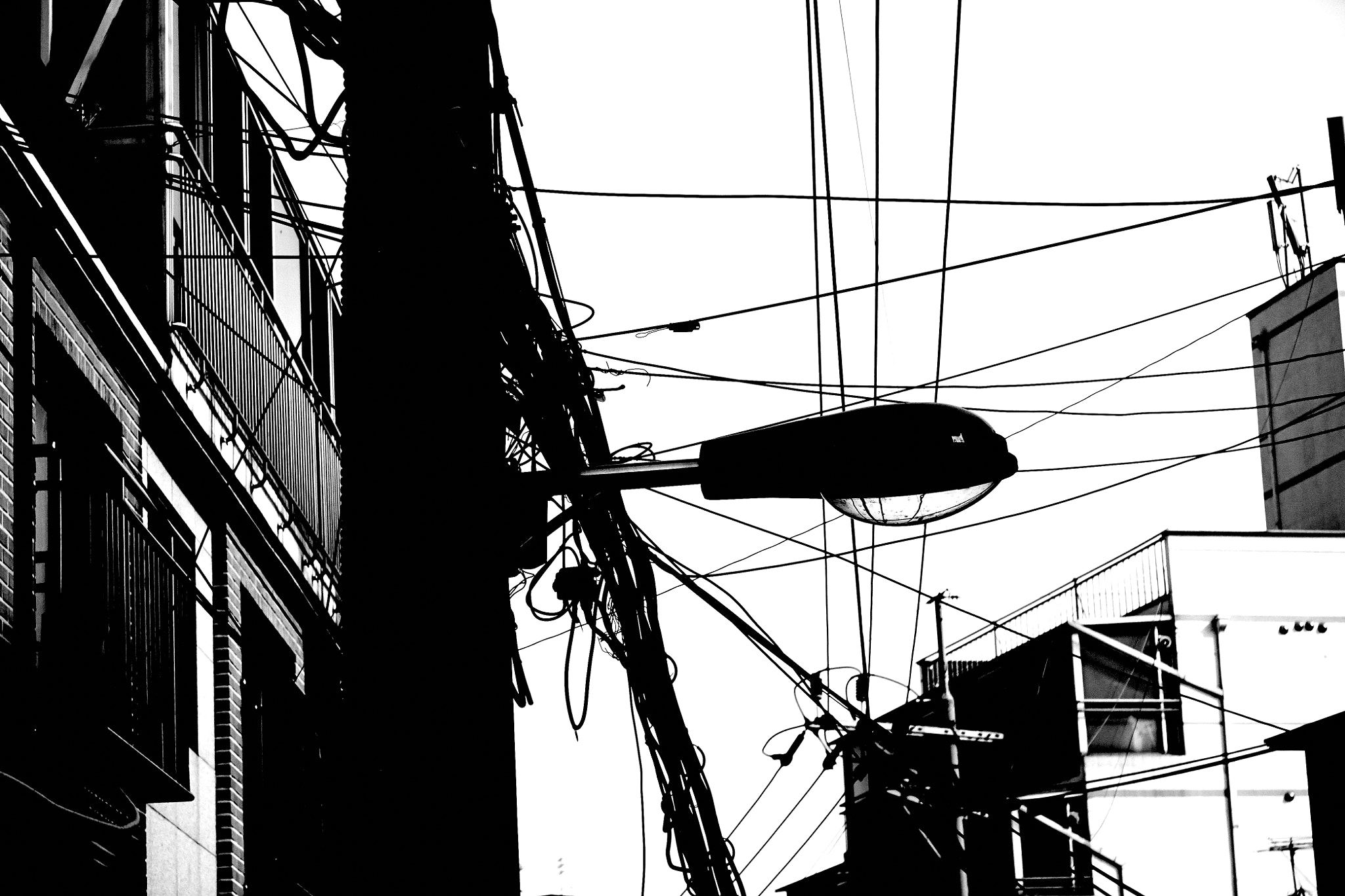 Canon EF-S 17-85mm F4-5.6 IS USM sample photo. Korean cable management photography
