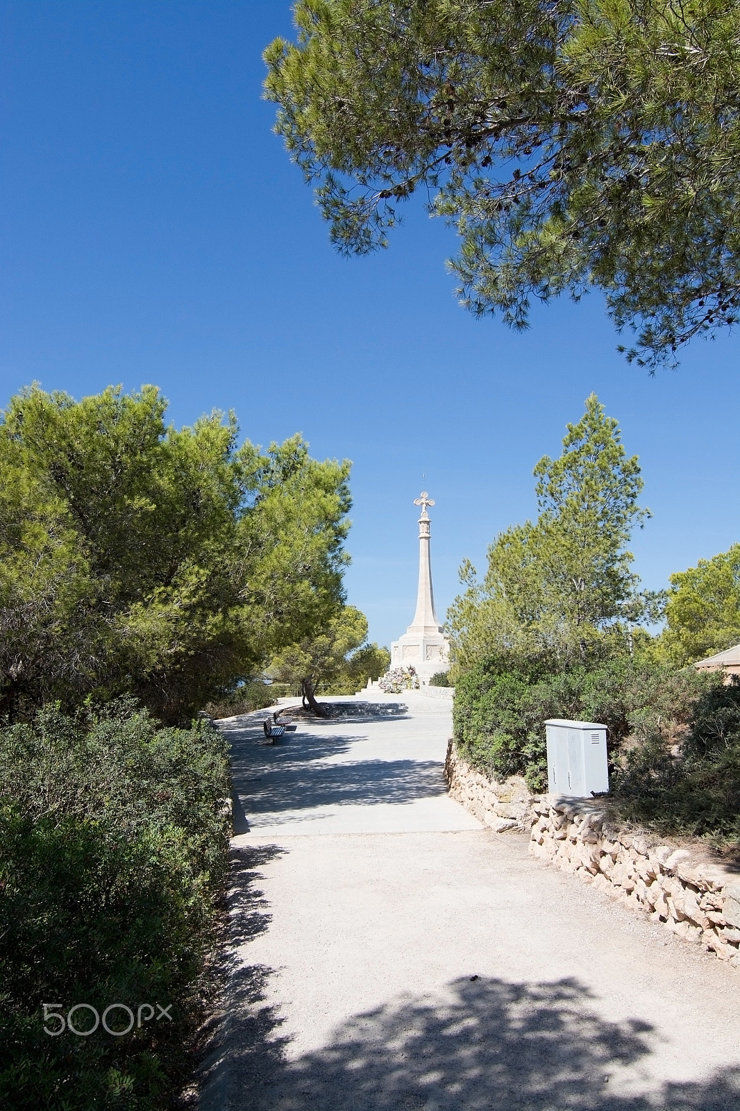 Nikon D7100 + Sigma 50mm F2.8 EX DG Macro sample photo. King jaime memorial disembarkation cross photography