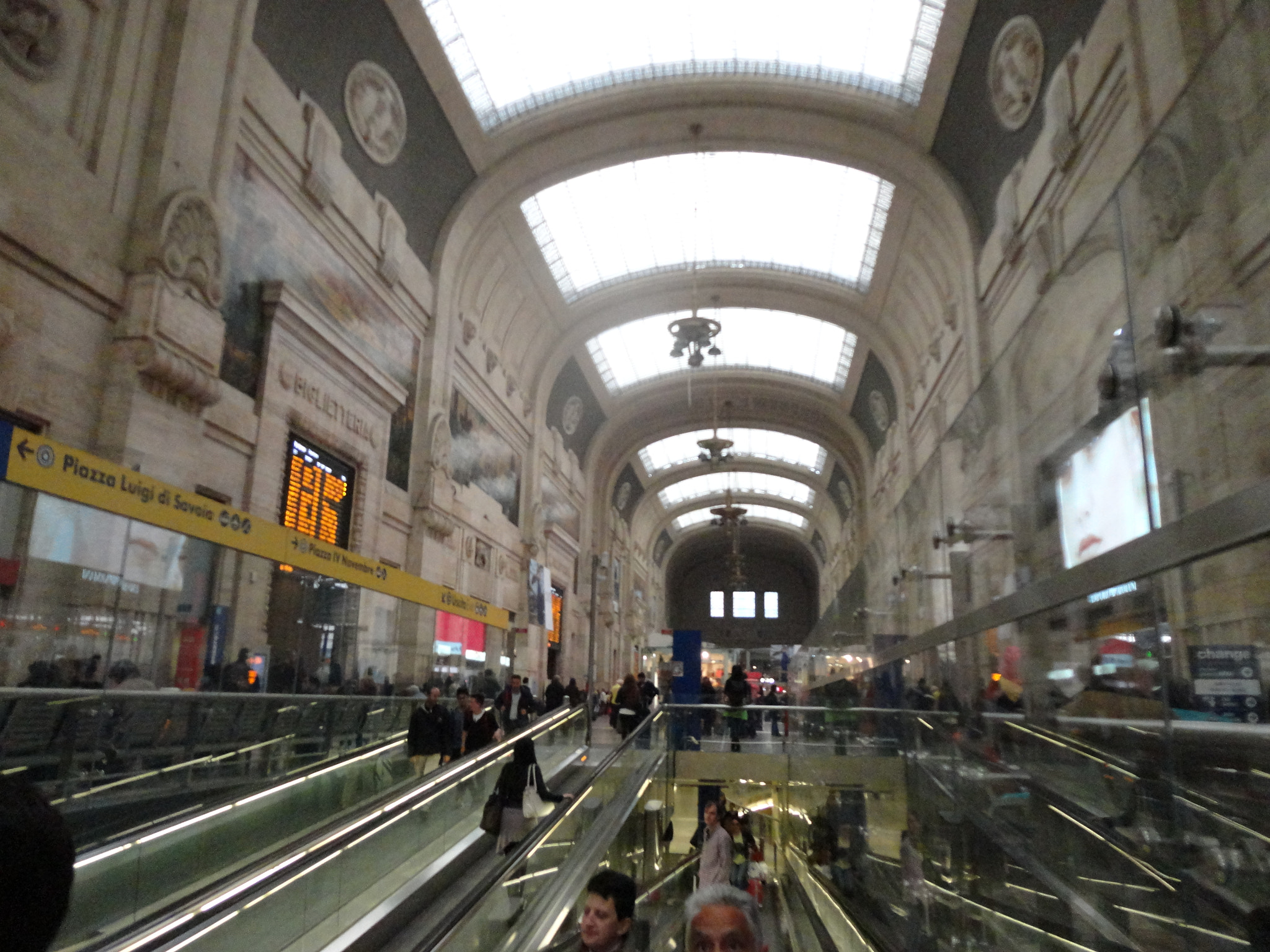 Sony DSC-W580 sample photo. Stazione centrale milan photography