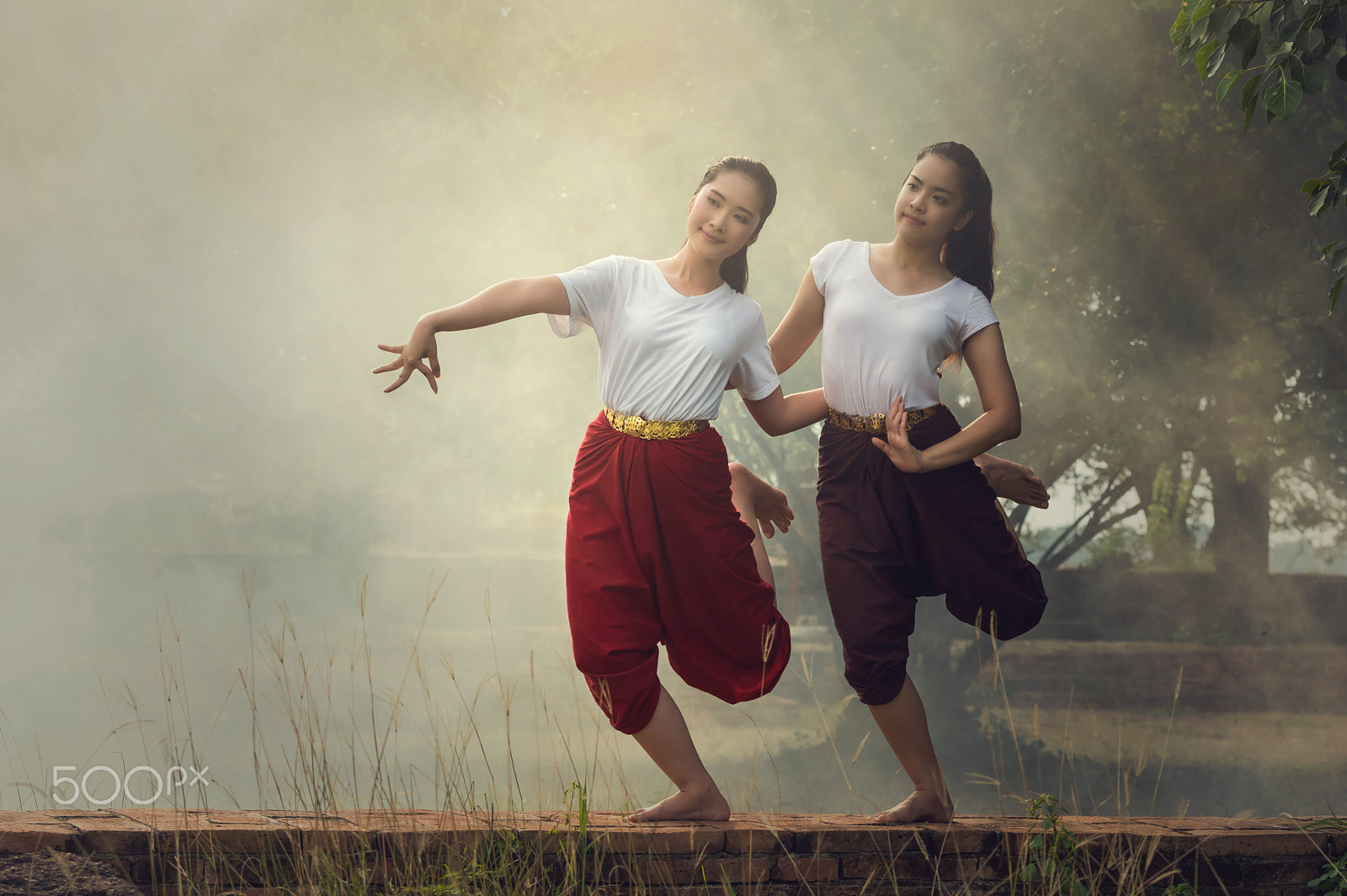 Pentax K-3 II sample photo. Two beautiful young girl thai dancing art, pantomime performance photography