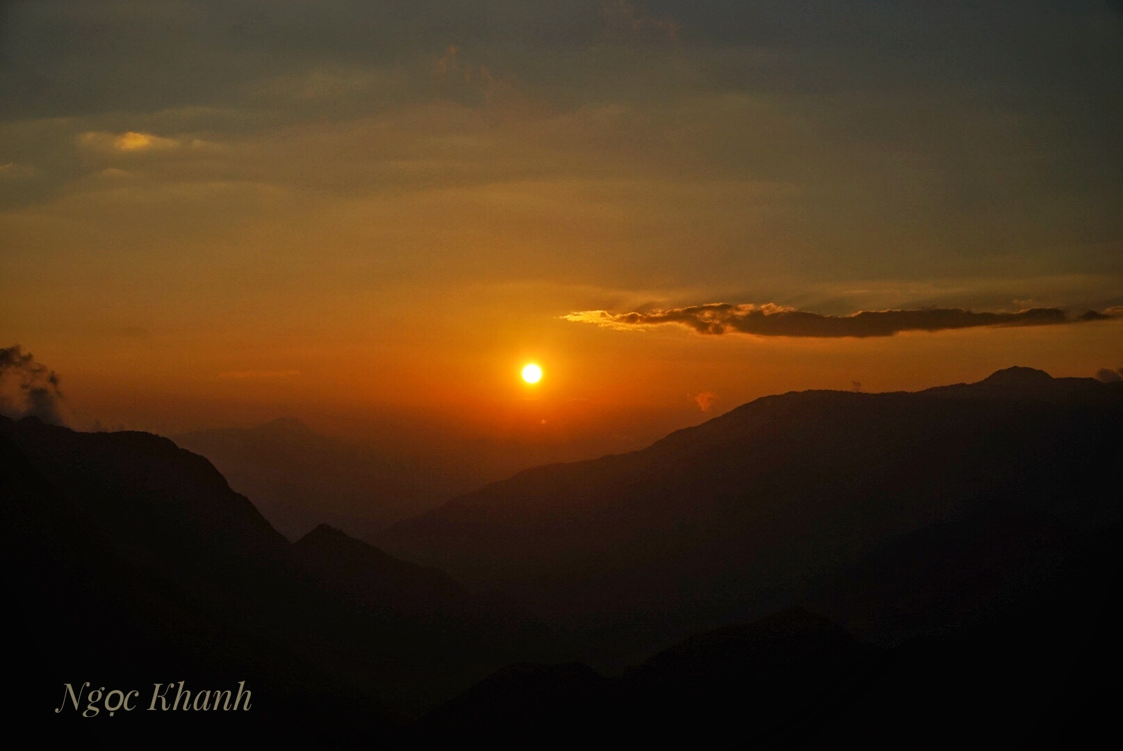 Sony a7 II + Sony Vario Tessar T* FE 24-70mm F4 ZA OSS sample photo. Sunset from o quy ho sapa vietnam photography
