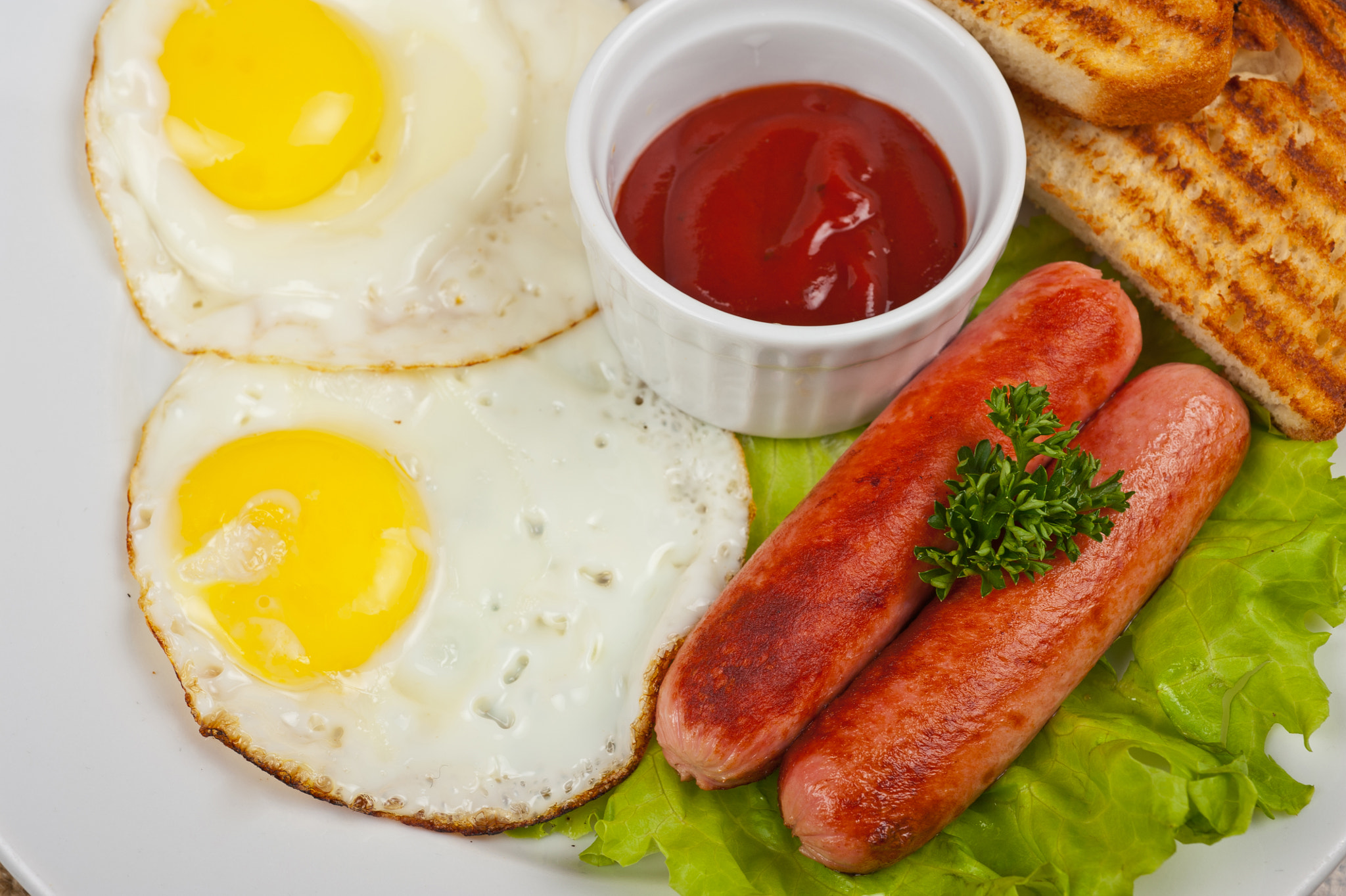 Nikon AF Micro-Nikkor 60mm F2.8D sample photo. Fried eggs with sausages photography