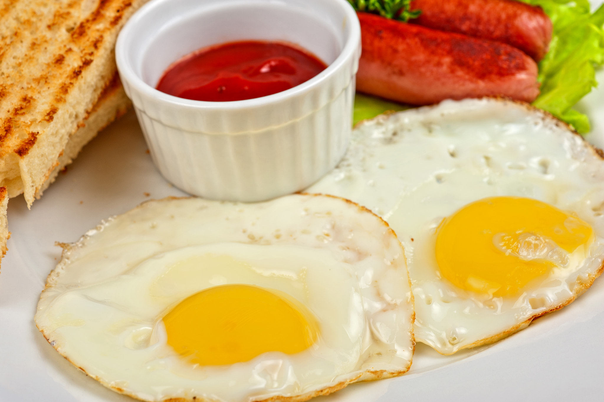 Nikon AF Micro-Nikkor 60mm F2.8D sample photo. Fried eggs with sausages photography