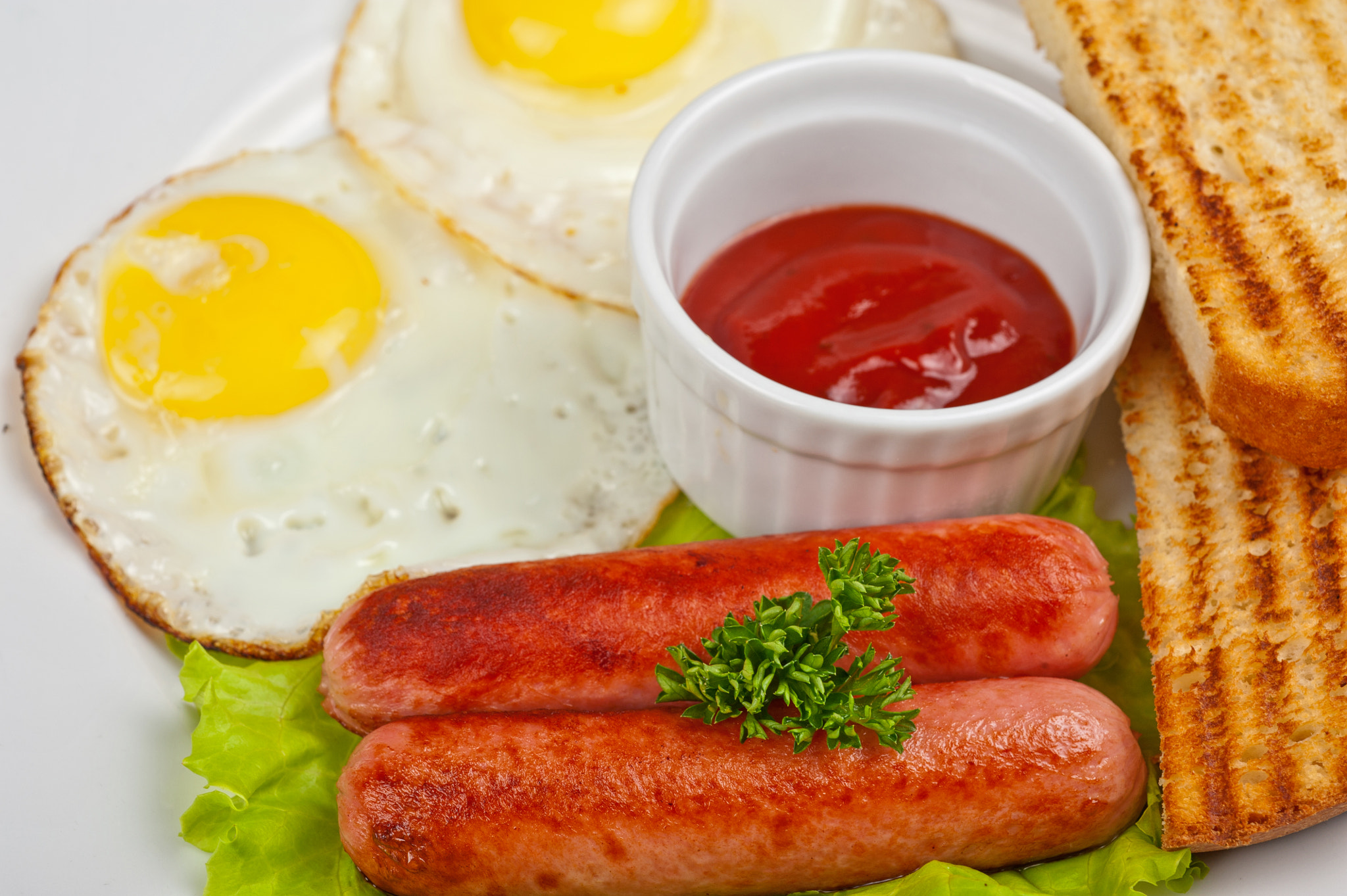 Nikon AF Micro-Nikkor 60mm F2.8D sample photo. Fried eggs with sausages photography