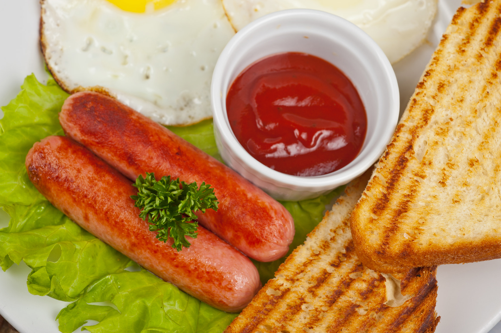 Nikon AF Micro-Nikkor 60mm F2.8D sample photo. Fried eggs with sausages photography