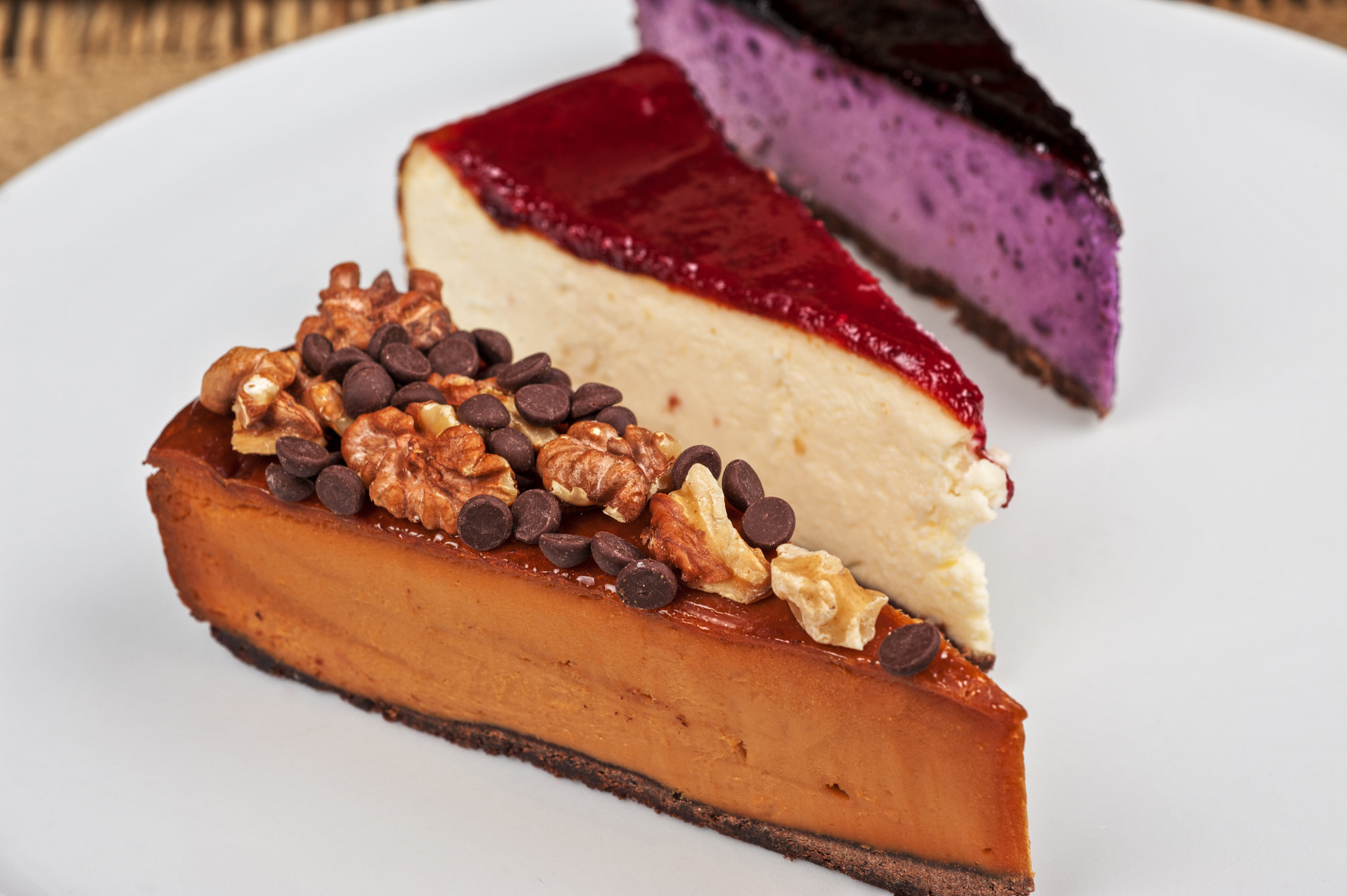 Nikon AF Micro-Nikkor 60mm F2.8D sample photo. Cheesecake with chocolate and nuts photography