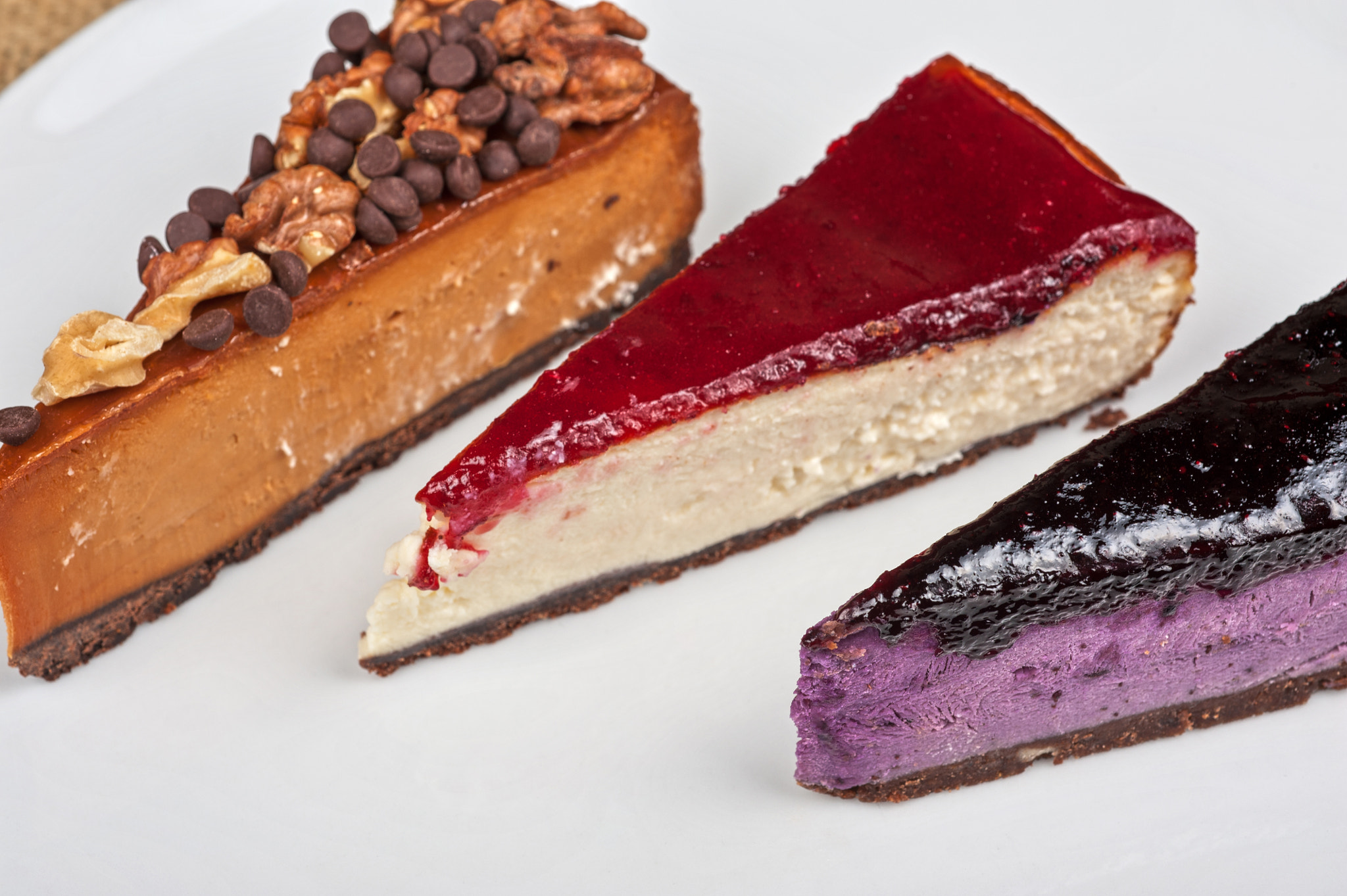 Nikon AF Micro-Nikkor 60mm F2.8D sample photo. Cheesecake with chocolate and nuts photography