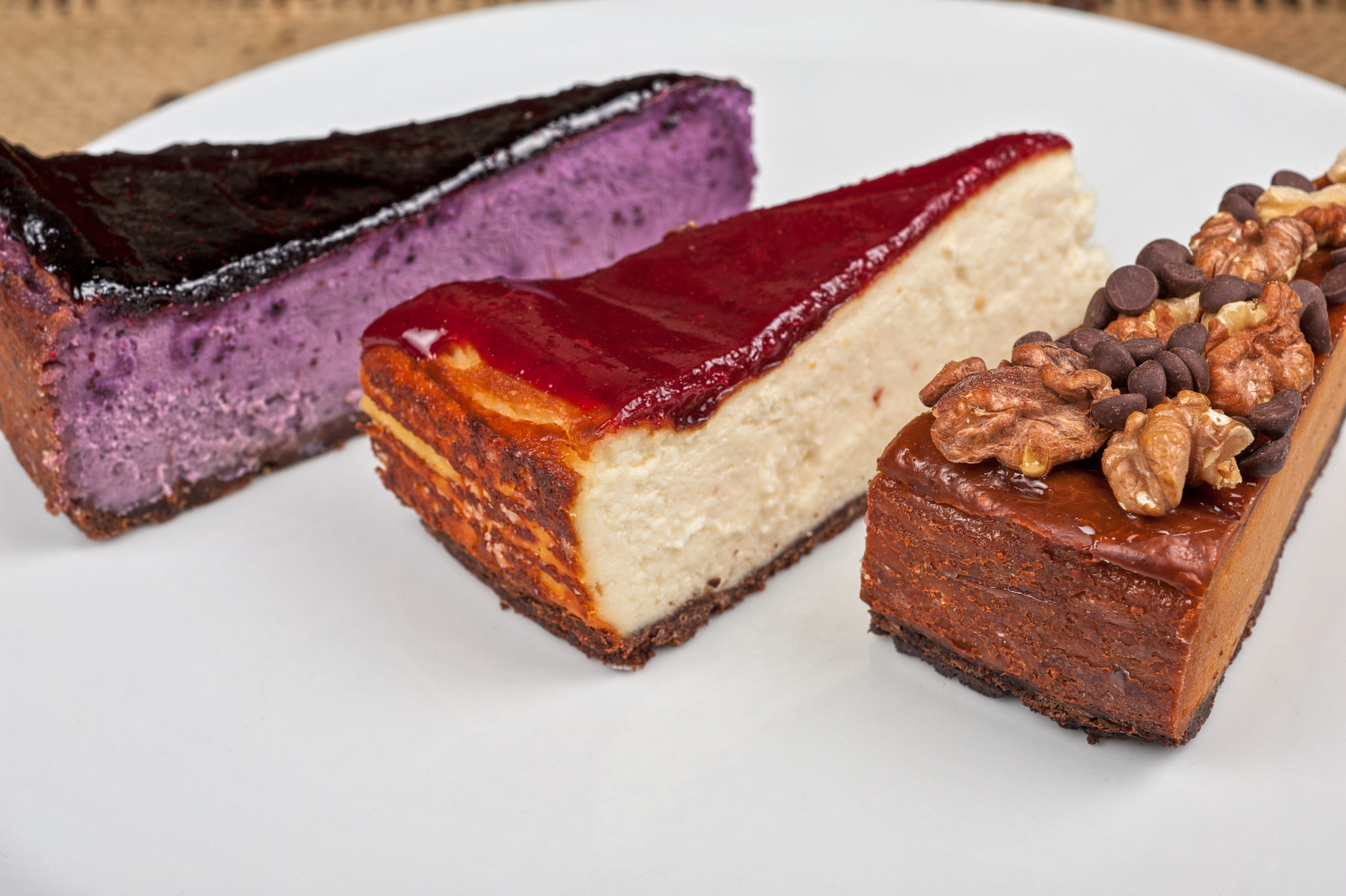 Nikon AF Micro-Nikkor 60mm F2.8D sample photo. Cheesecake with chocolate and nuts photography