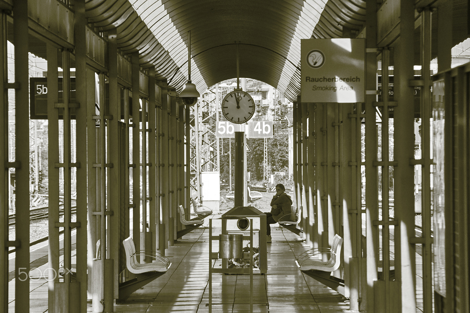 Sony E 18-200mm F3.5-6.3 OSS sample photo. Waiting at the station photography