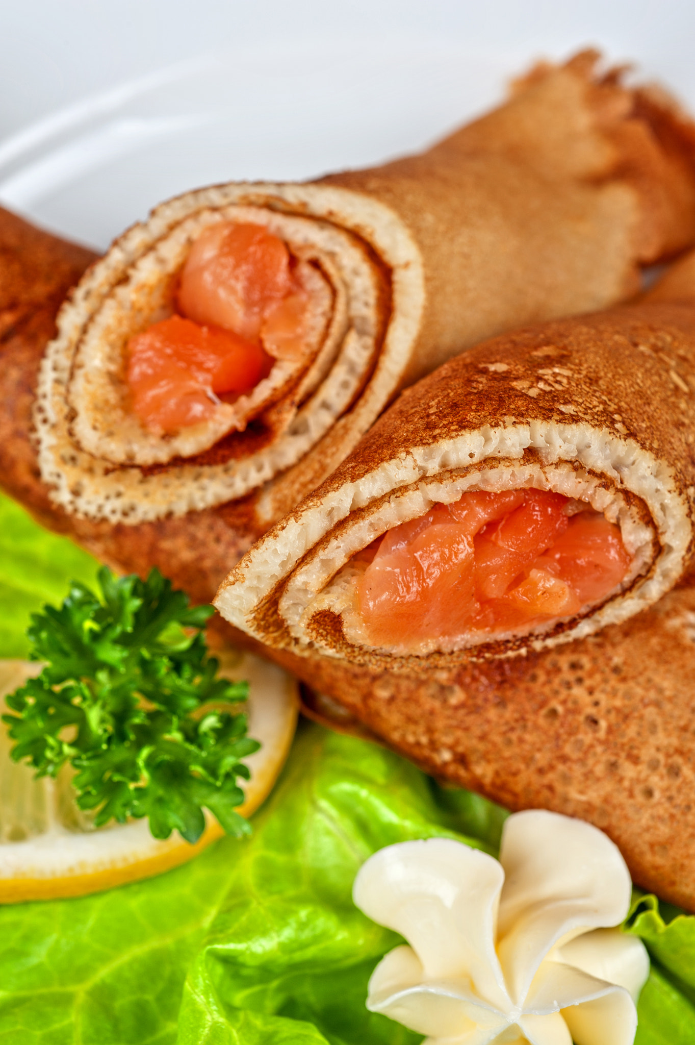 Nikon D700 + Nikon AF Micro-Nikkor 60mm F2.8D sample photo. Pancakes with salmon photography