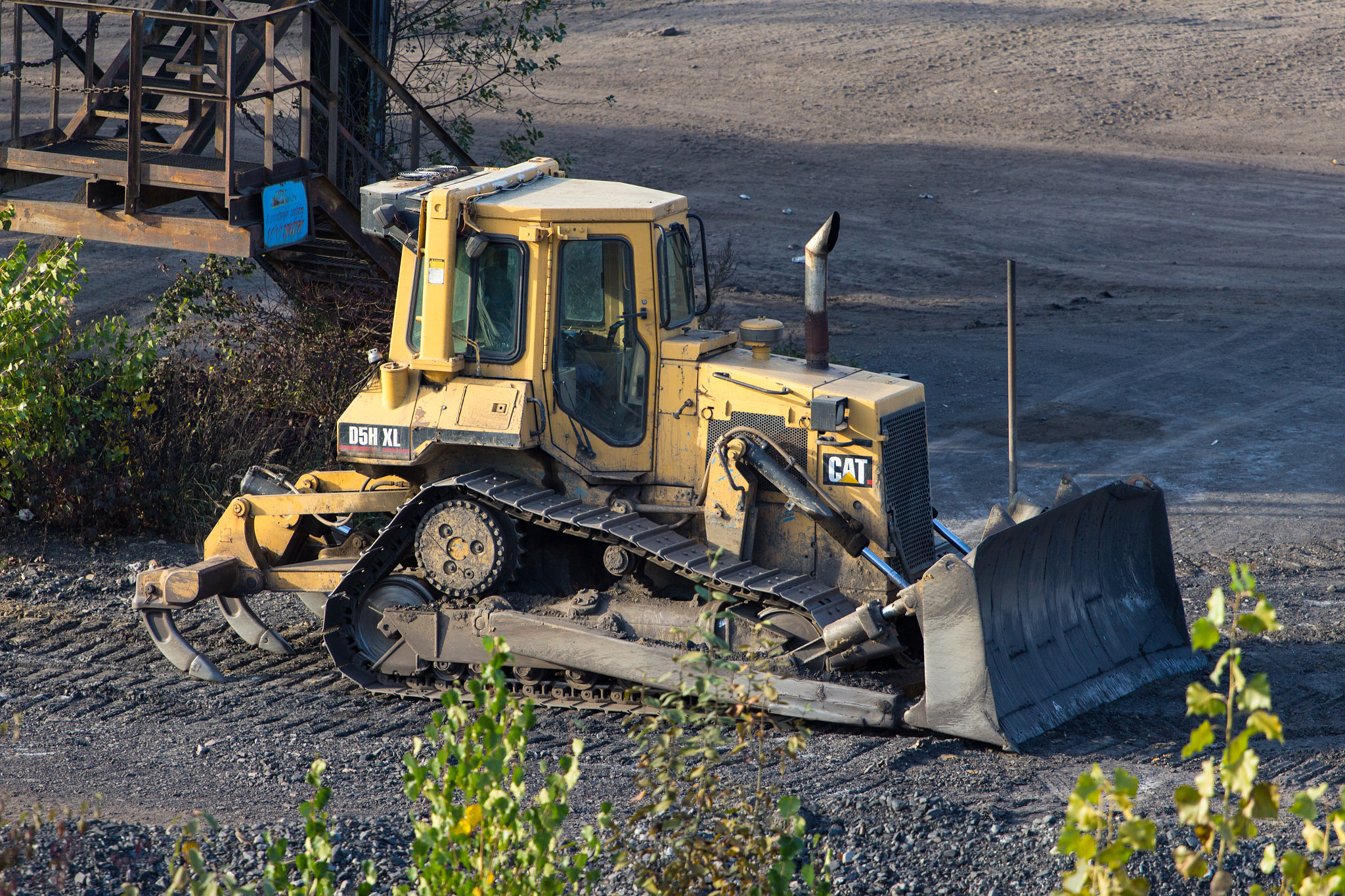 Canon EOS 100D (EOS Rebel SL1 / EOS Kiss X7) + Canon EF 70-200mm F4L USM sample photo. Excavator paskov photography