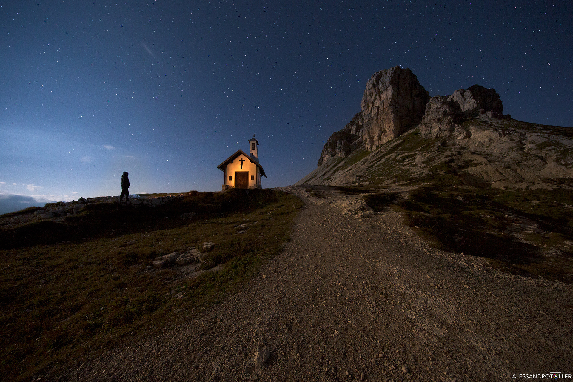 Canon EF 11-24mm F4L USM sample photo. Night photography