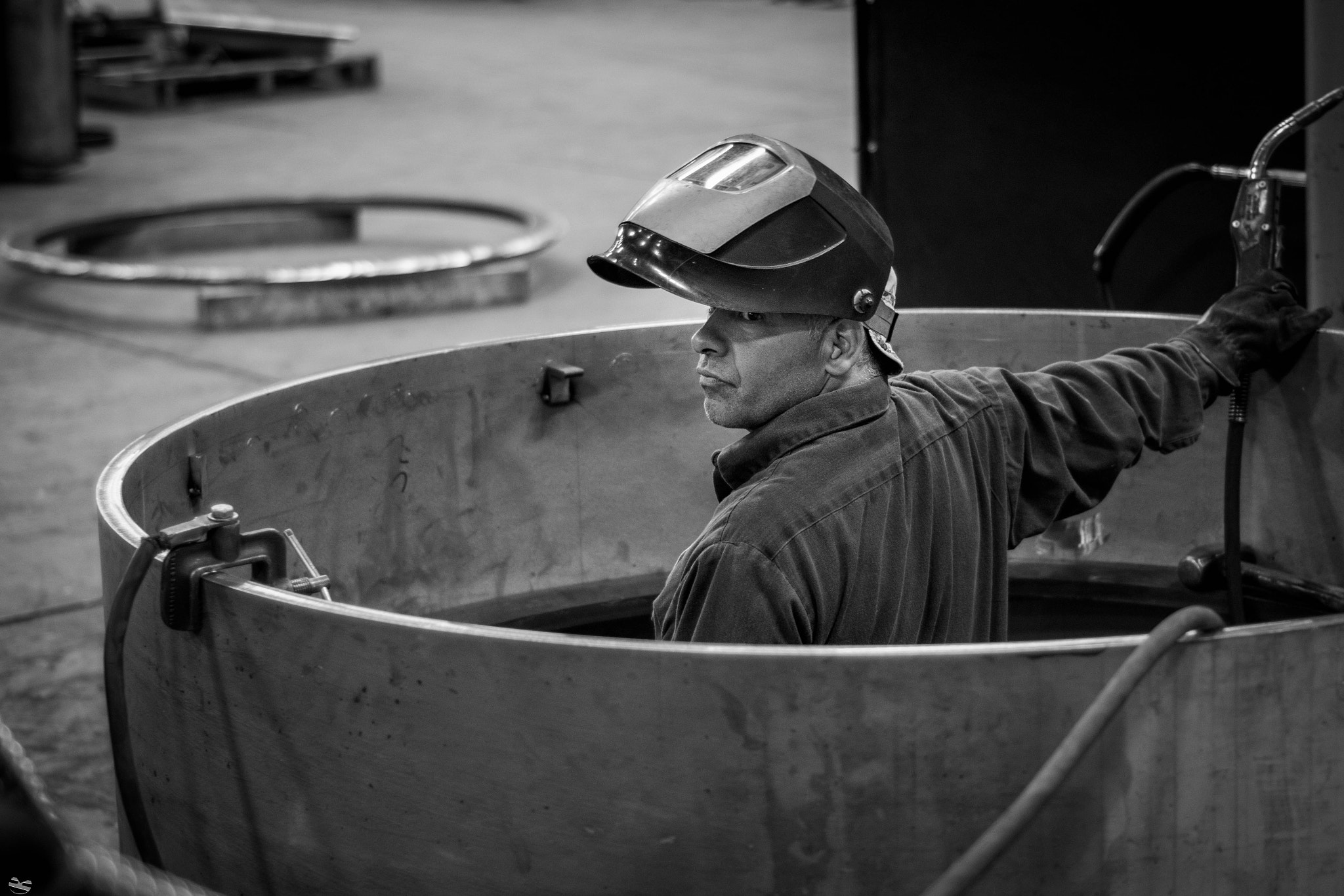 Nikon D5500 + Nikon AF Nikkor 50mm F1.8D sample photo. Candid welder photography