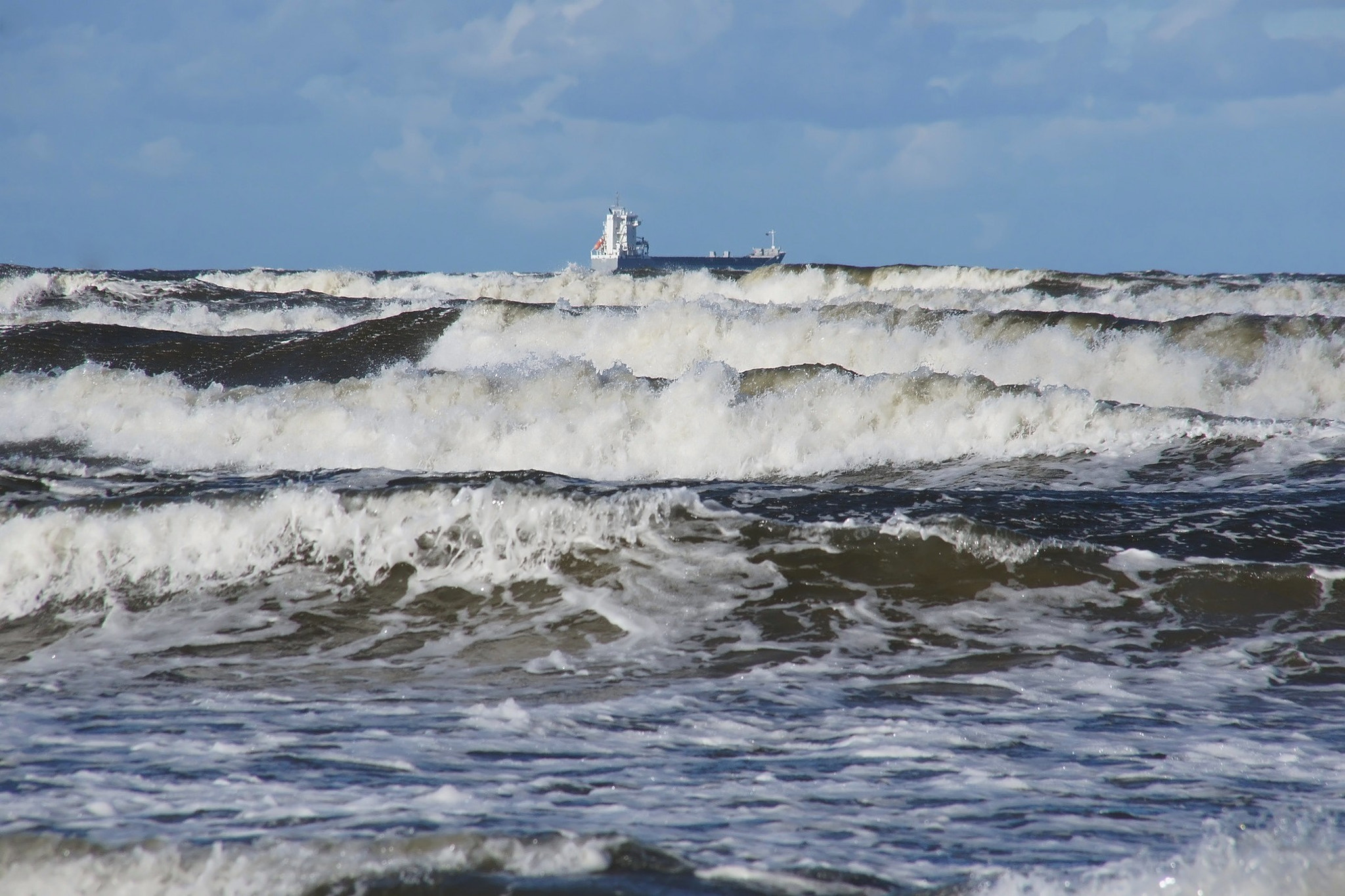 Sony Alpha DSLR-A450 + Sigma 18-200mm F3.5-6.3 DC sample photo. A storm at sea. photography