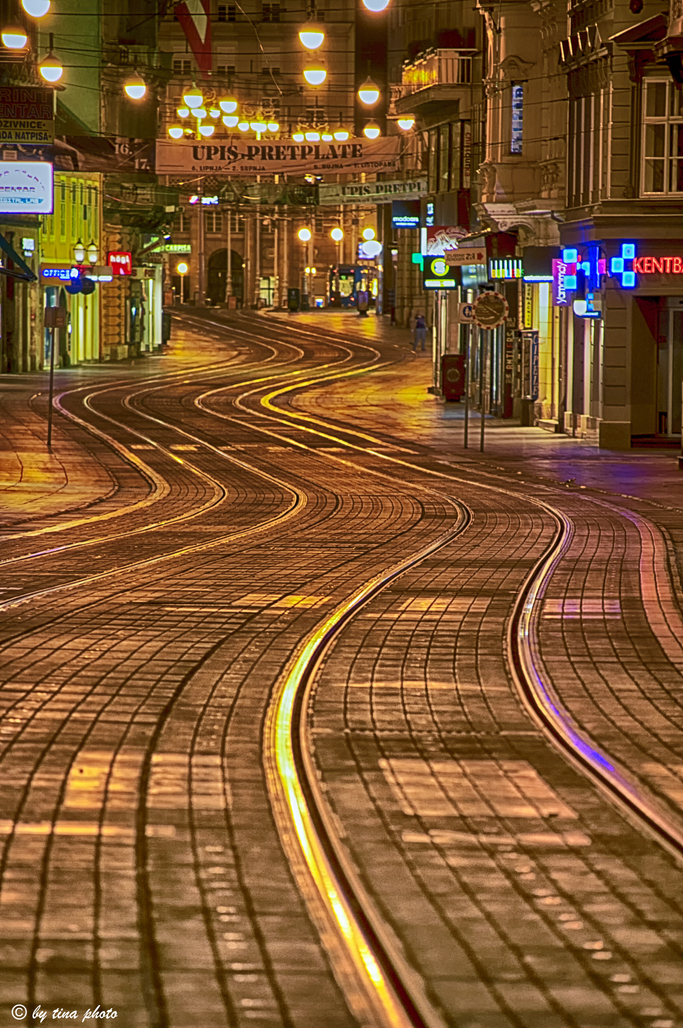 Sigma 28-300mm F3.5-6.3 DG Macro sample photo. Zagreb by night photography