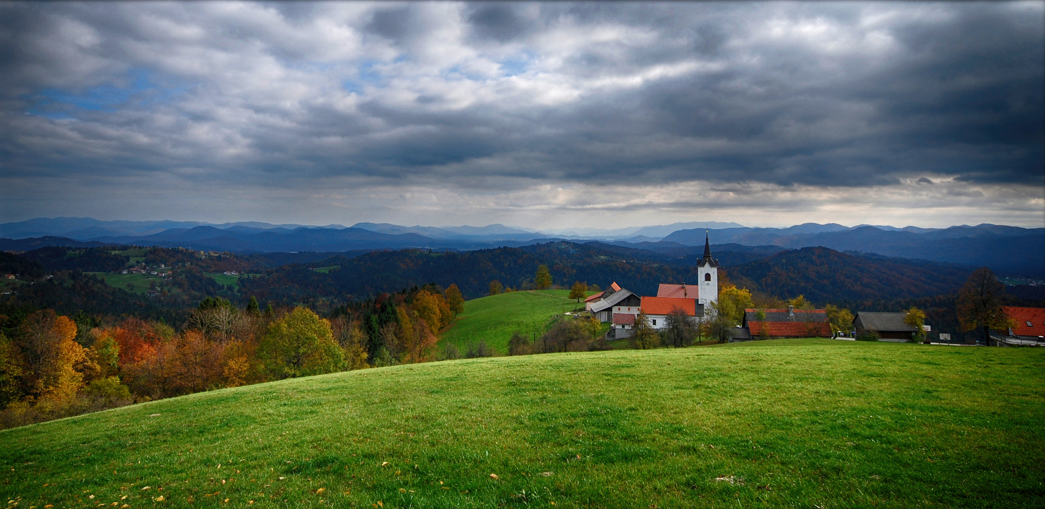 Sigma 10-20mm F4-5.6 EX DC HSM sample photo. Autumn in slovenia photography