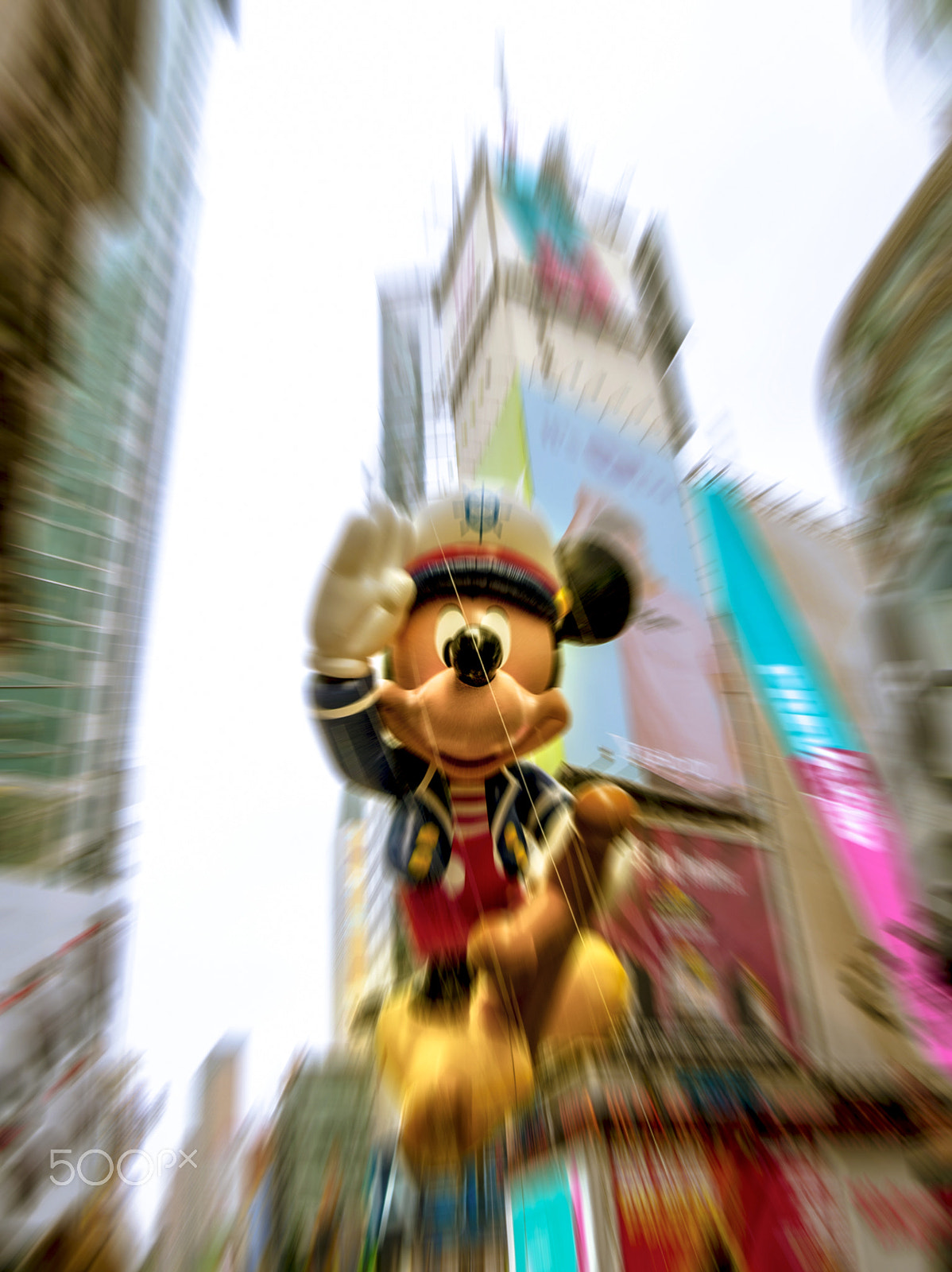 Nikon D200 + Nikon AF-S DX Nikkor 18-55mm F3.5-5.6G II sample photo. Mickey mouse in macy's thanksgiving day parade photography