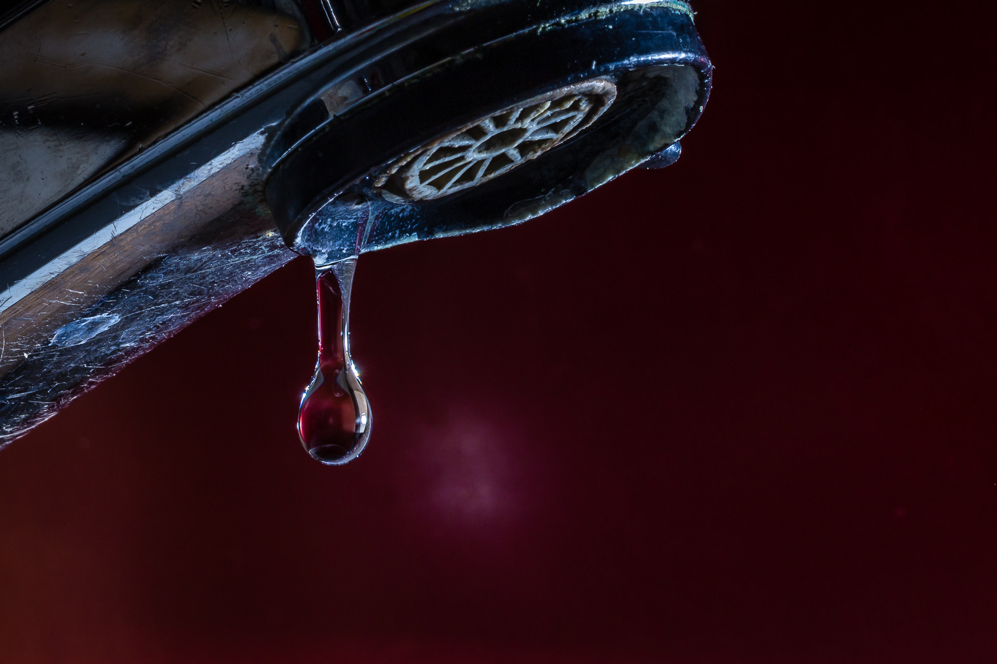 Canon EOS 6D + Tamron SP AF 90mm F2.8 Di Macro sample photo. Long drip photography