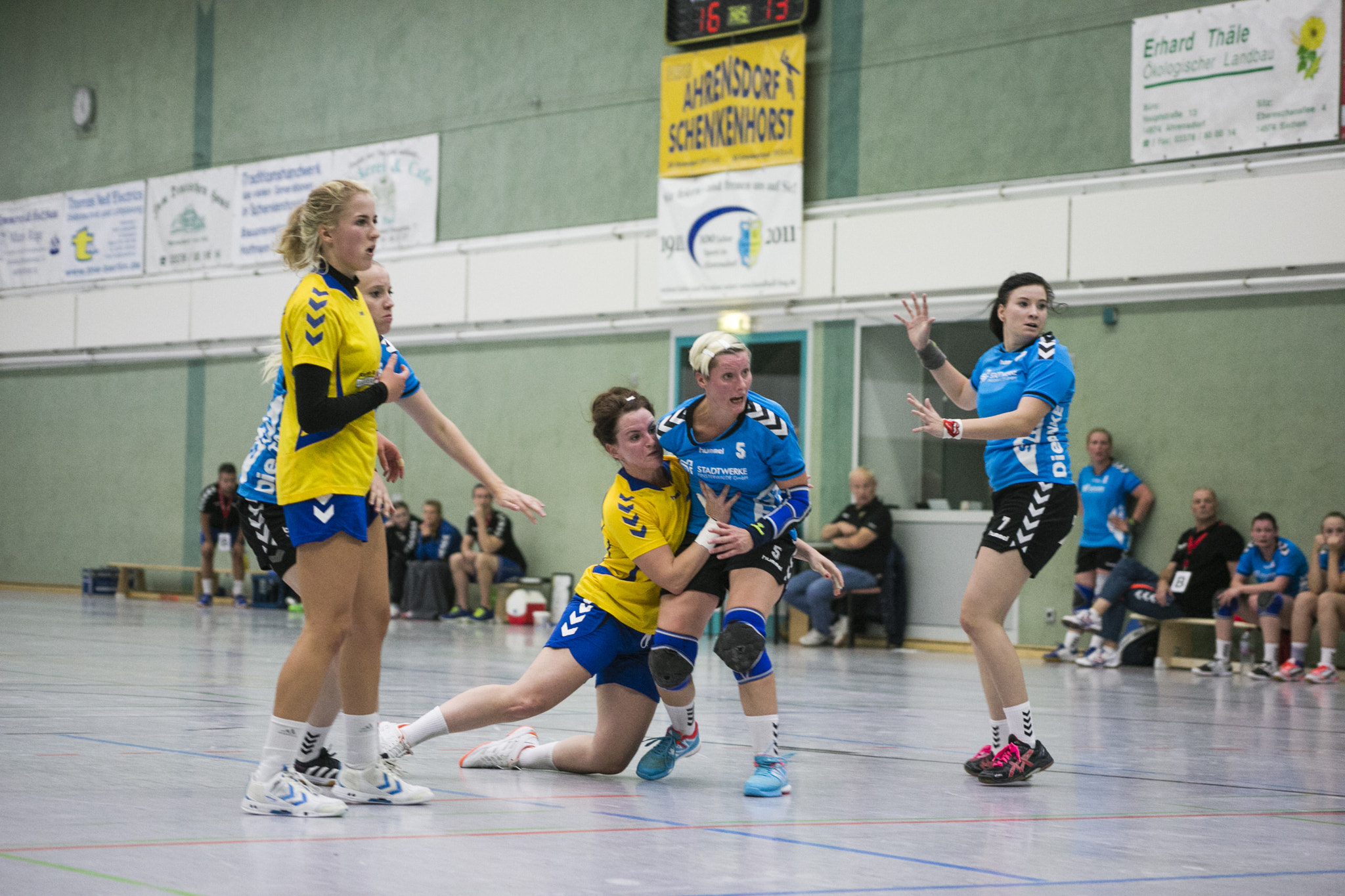 Canon EF 70-210mm f/3.5-4.5 USM sample photo. Handball#17 photography