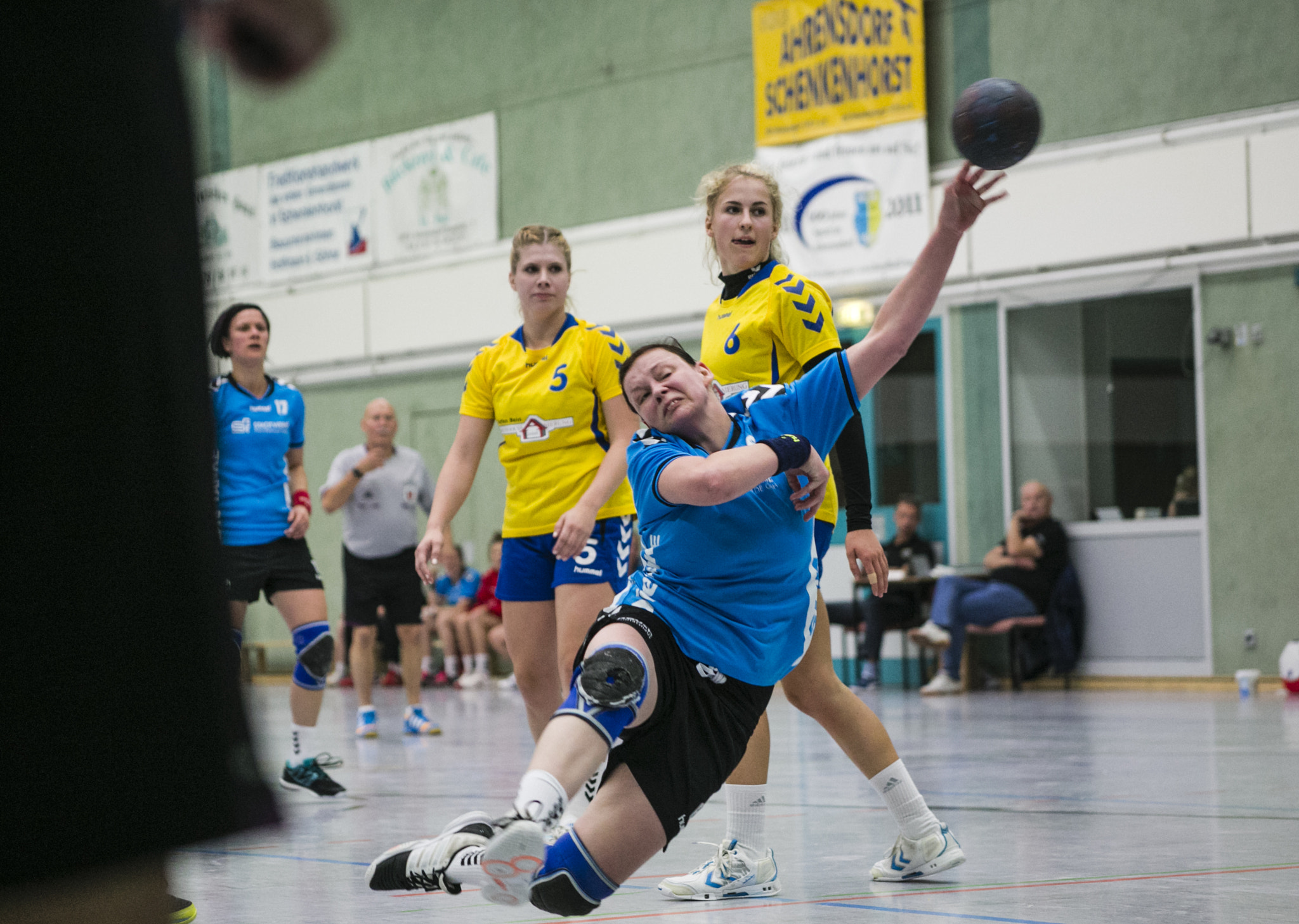 Canon EF 70-210mm f/3.5-4.5 USM sample photo. Handball#20 photography