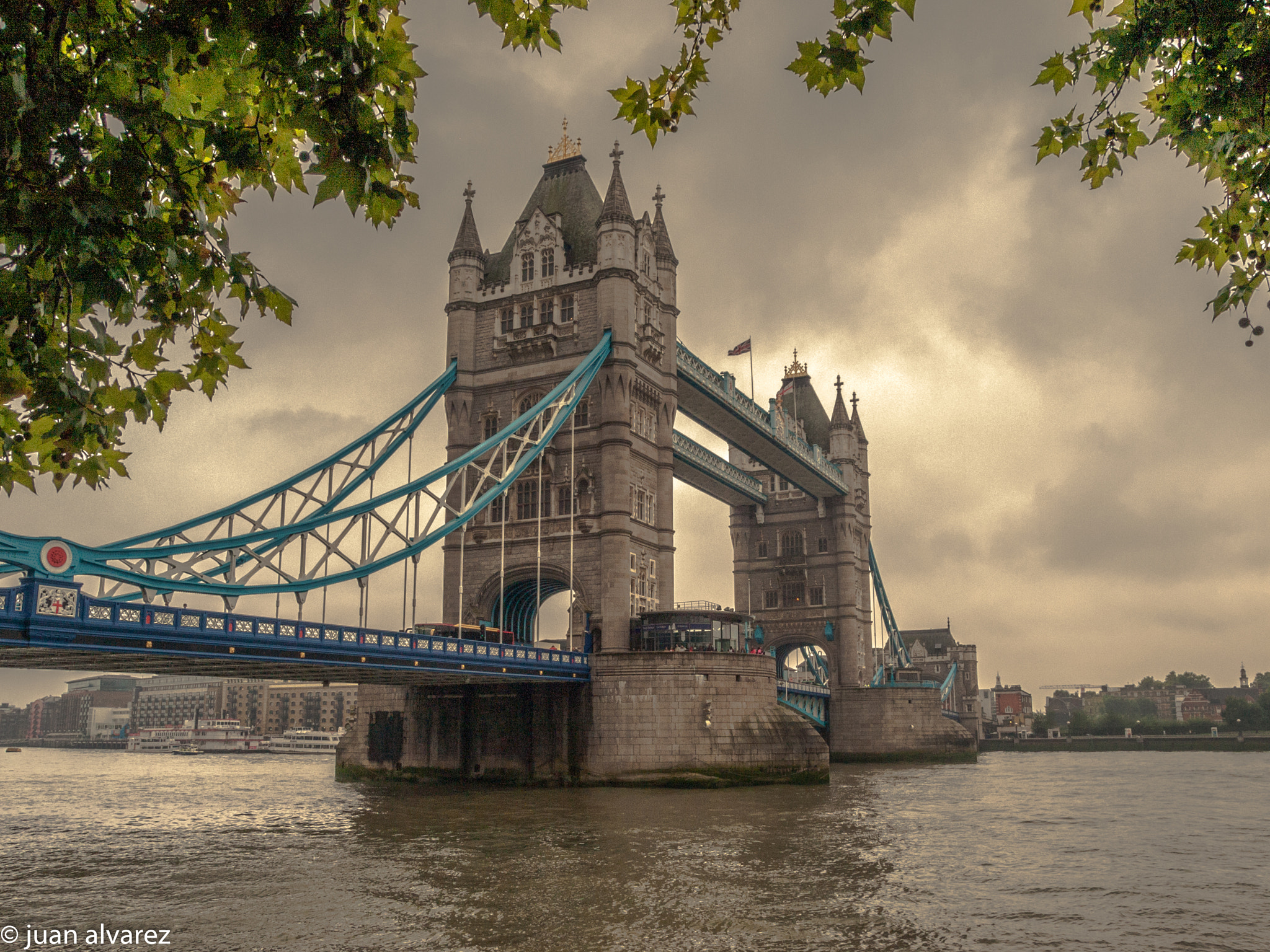 Olympus E-520 (EVOLT E-520) + OLYMPUS 14-54mm Lens sample photo. Puente de londres. londres. photography