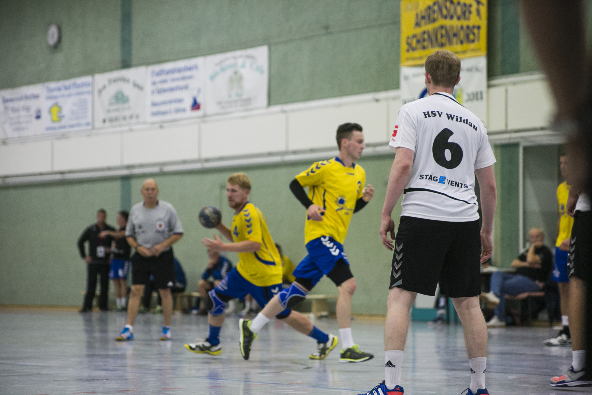 Canon EOS 6D + Canon EF 70-210mm f/3.5-4.5 USM sample photo. Handball#25 photography