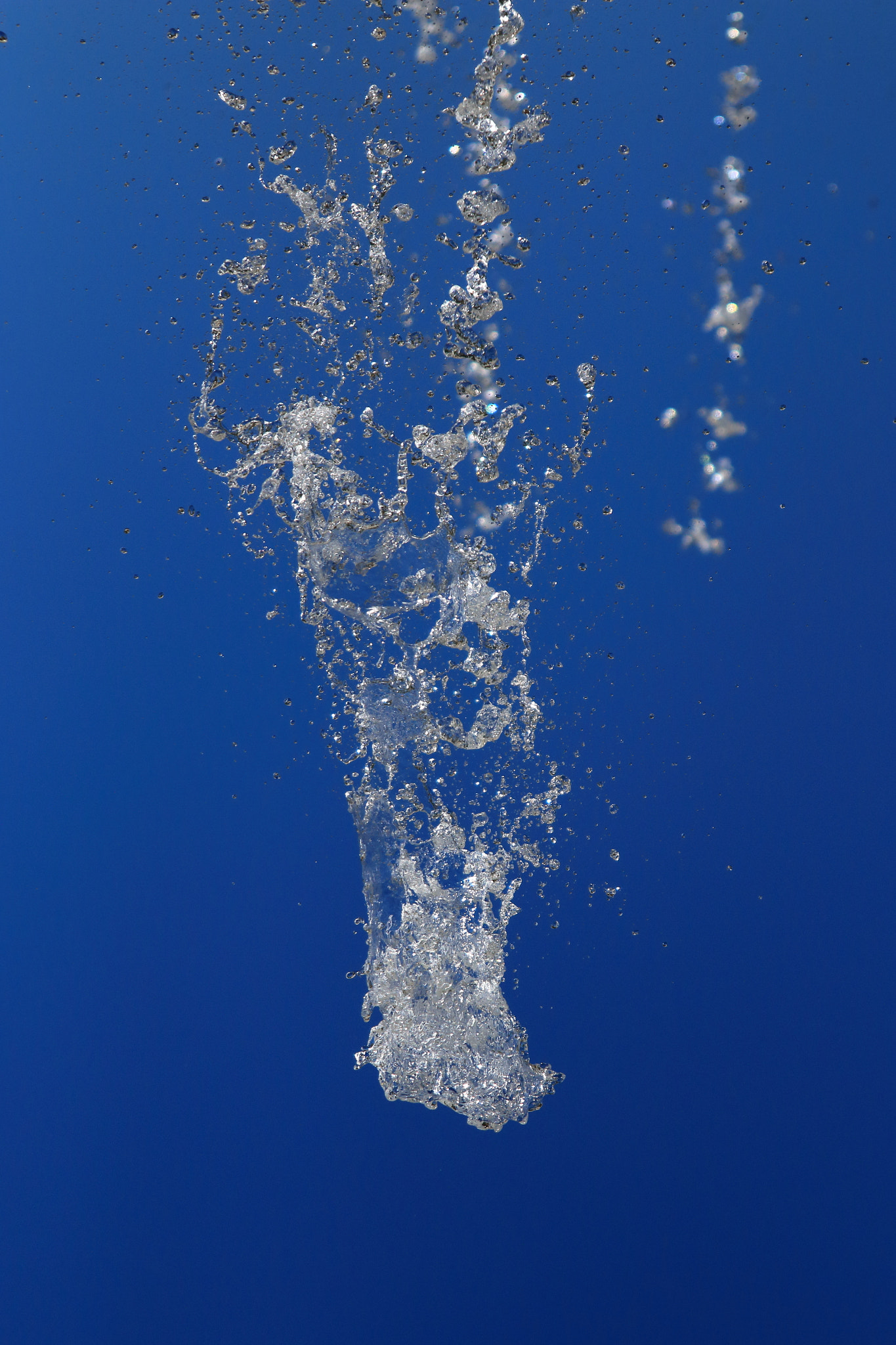 Canon EF 24-85mm F3.5-4.5 USM sample photo. Water jet photography