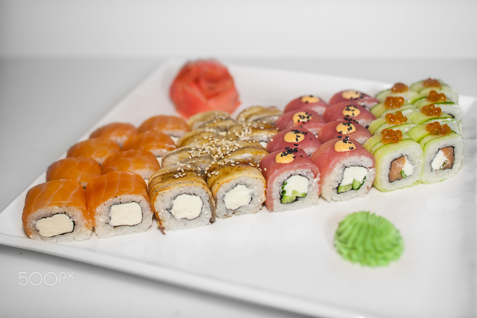 Canon EOS 5D Mark II + Canon TS-E 45mm F2.8 Tilt-Shift sample photo. Sushi rolls set photography