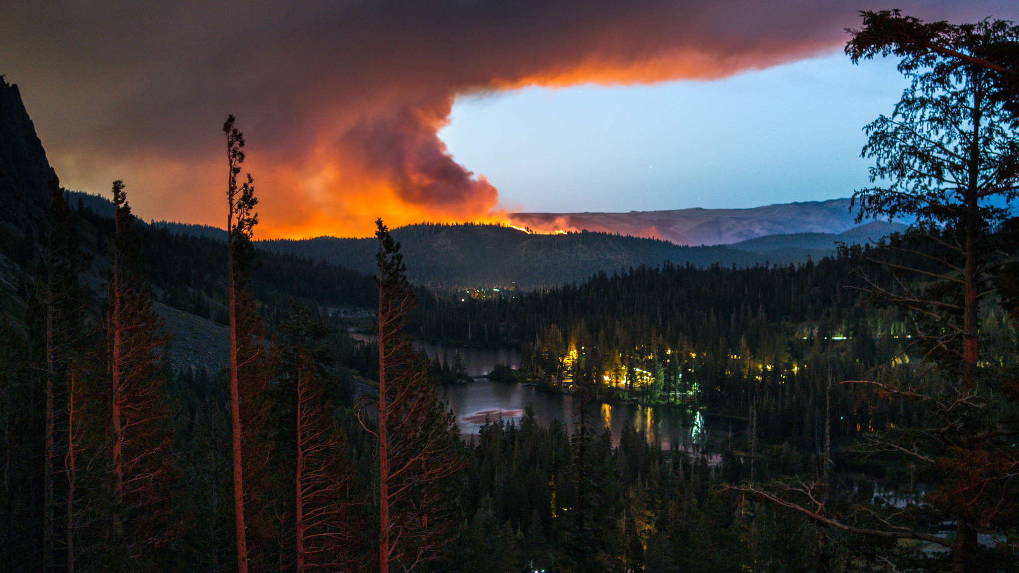Samsung NX 30mm F2 Pancake sample photo. Fire photography