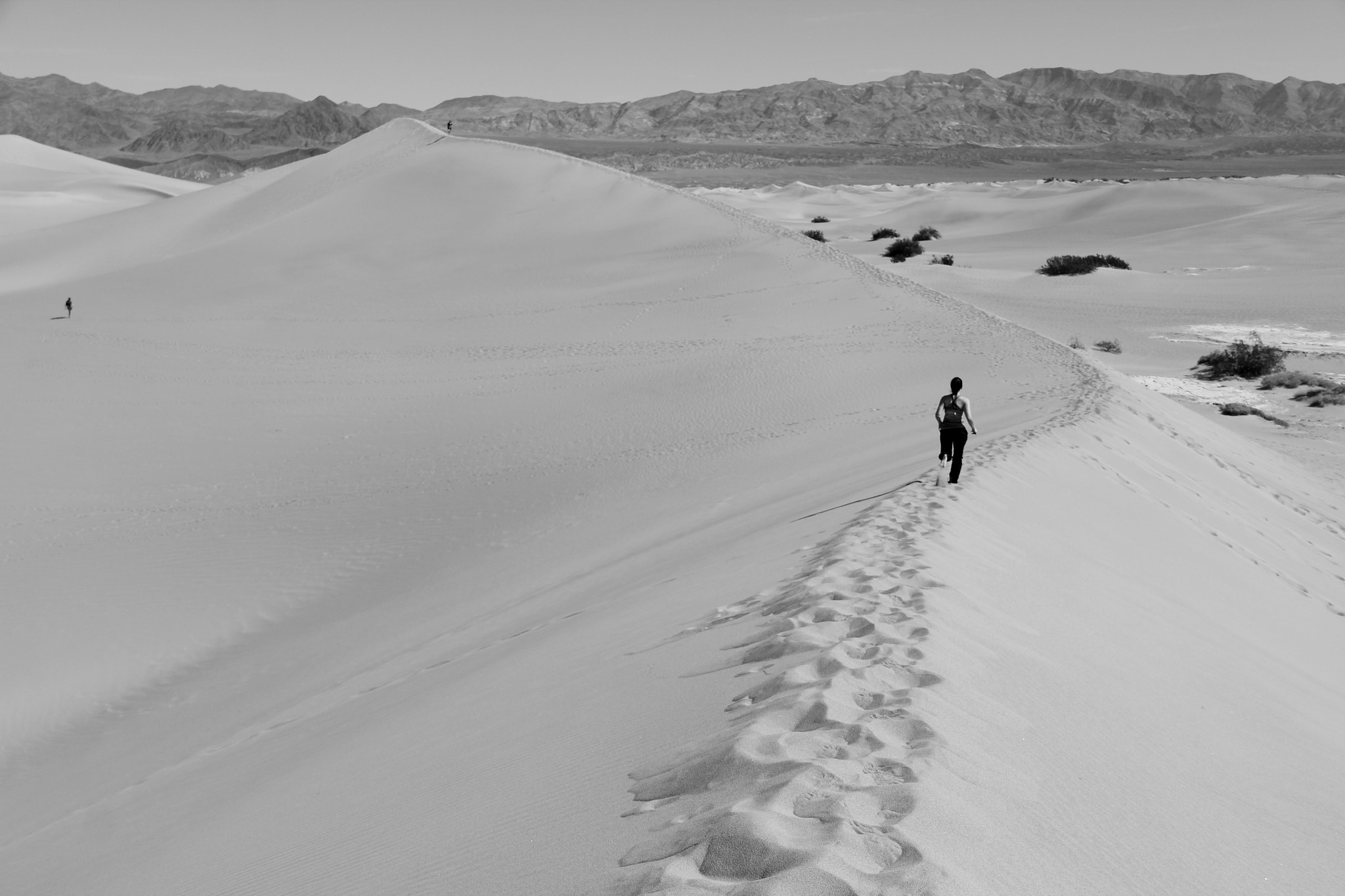 Canon EF-S 18-200mm F3.5-5.6 IS sample photo. Death valley mesquite sand dunes photography