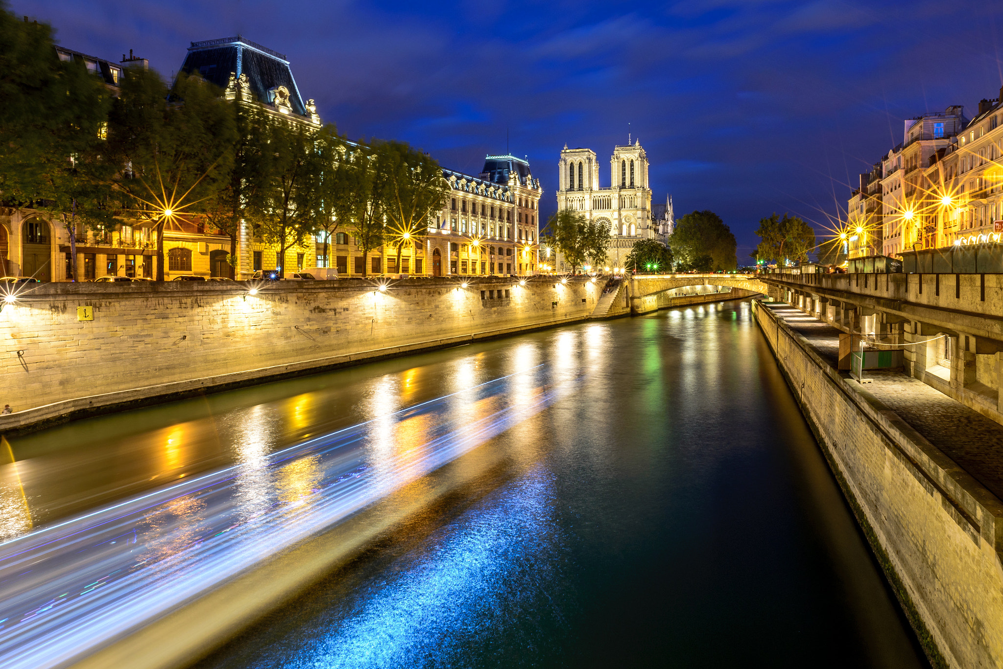 Nikon D610 + Nikon AF Nikkor 20mm F2.8D sample photo. Seine paris photography