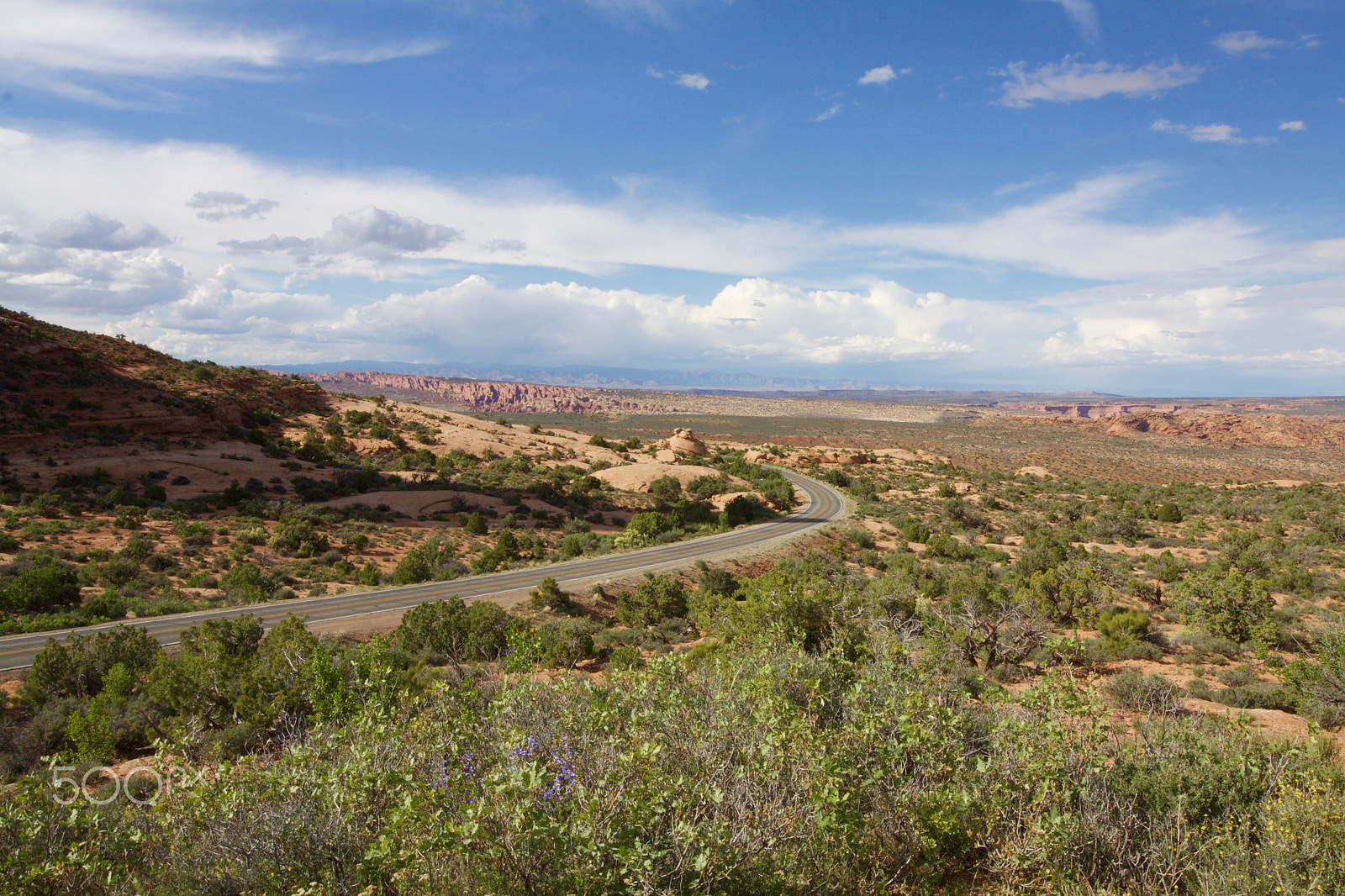 Canon EOS 50D + Canon EF 16-35mm F4L IS USM sample photo. On the road in utah photography