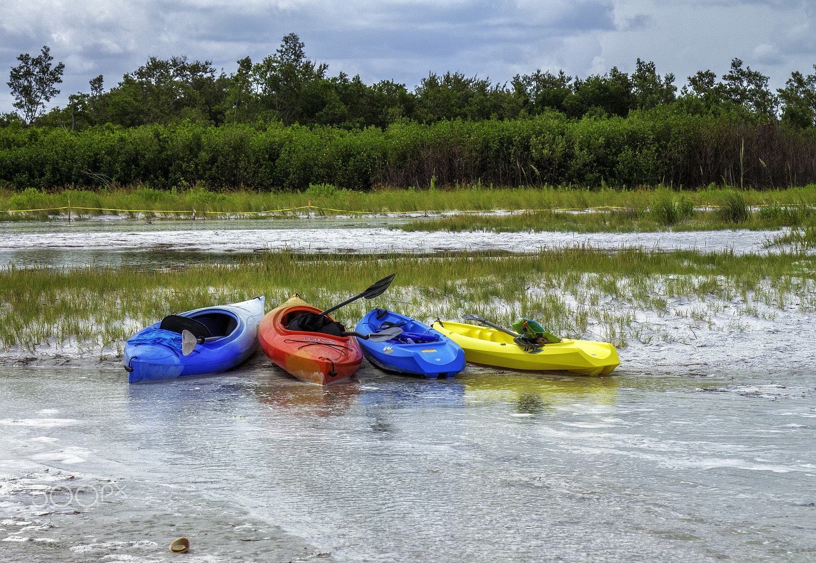 Canon EOS 650D (EOS Rebel T4i / EOS Kiss X6i) sample photo. Kayaks on the beach photography