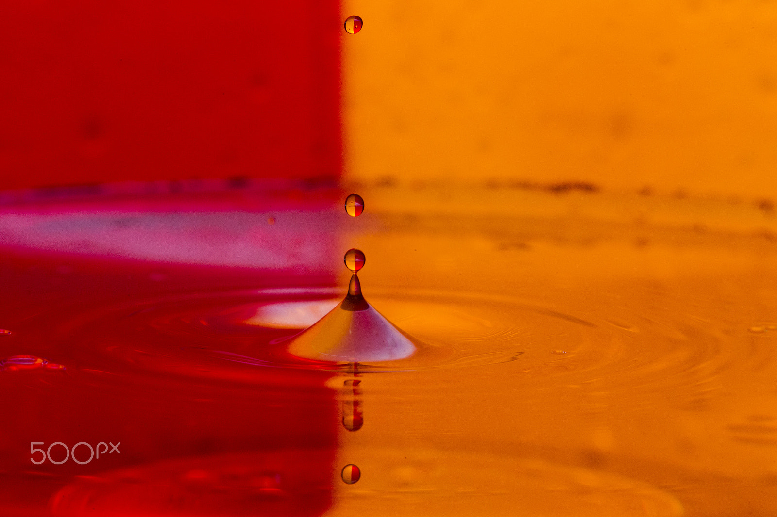 Canon EF 100mm F2.8L Macro IS USM sample photo. Drops, sprays, splashes of water on a colorful background photography